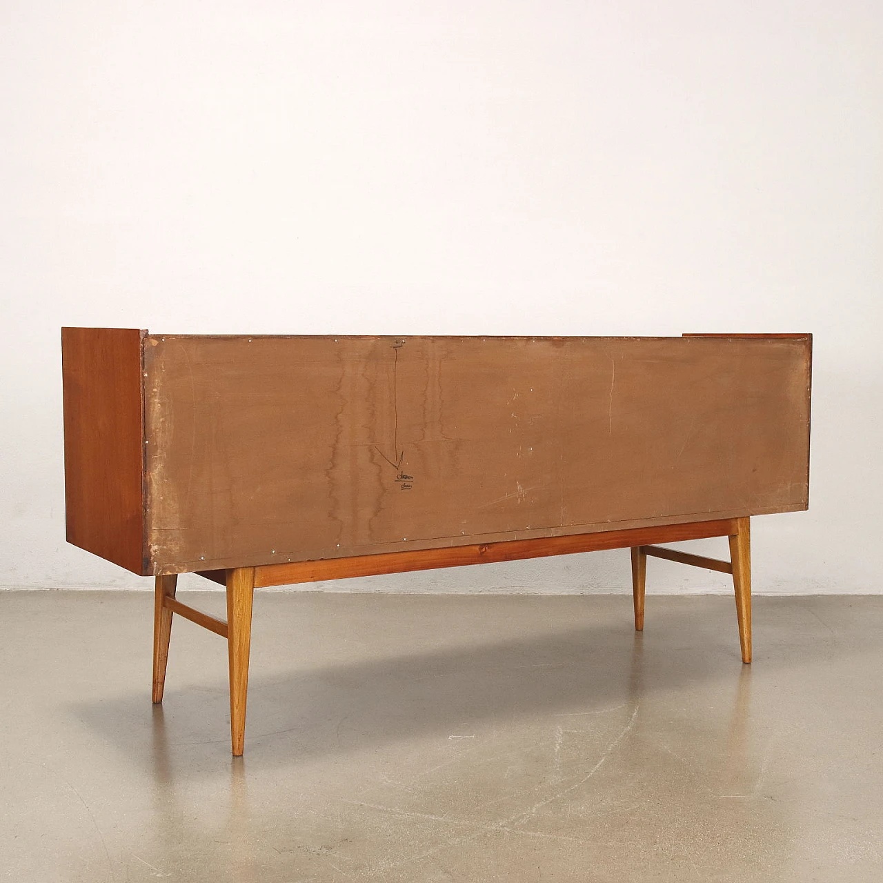 Credenza impiallicciata in teak con ante scorrevoli, anni '60 9