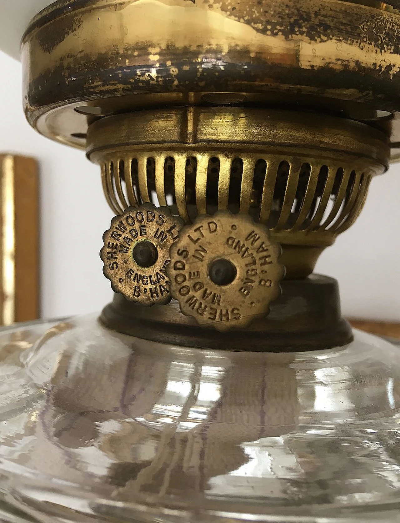 Brass & glass oil lamp with wooden base by Sherwoods Ltd, 19th century 2