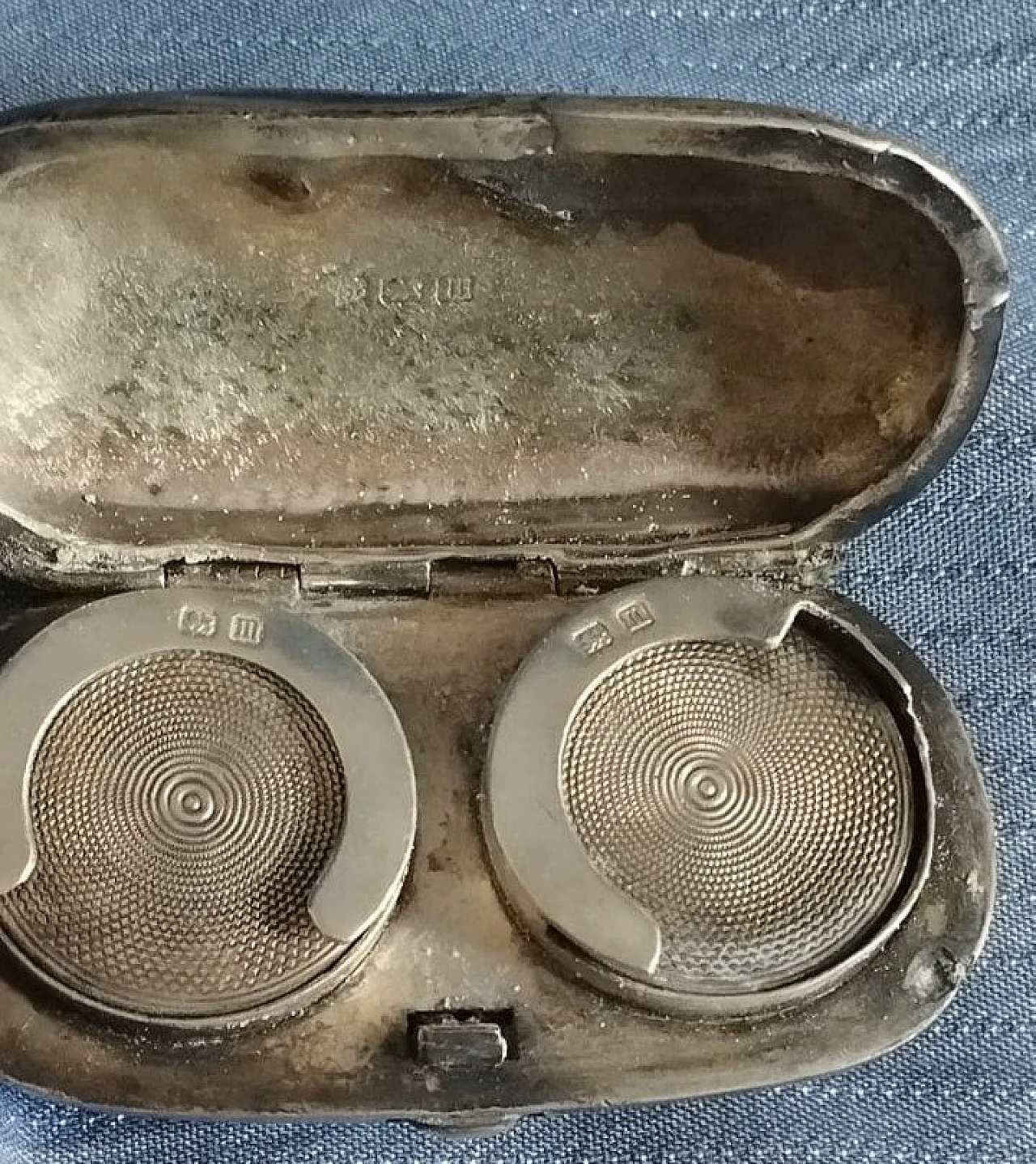 Double silver case for Sovereign coin, late 19th century 5