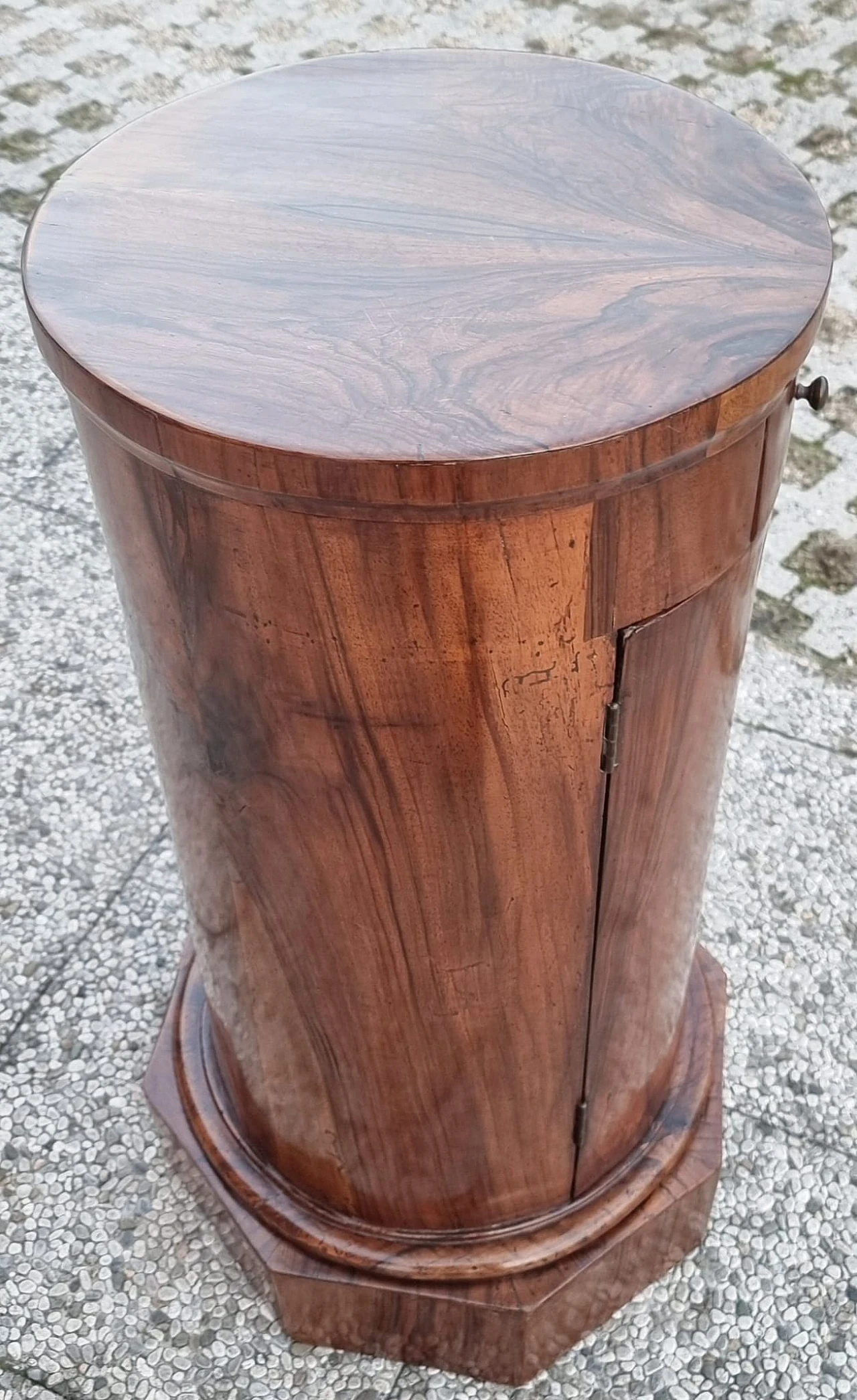 Empire walnut octagonal column cabinet, early 19th century 2