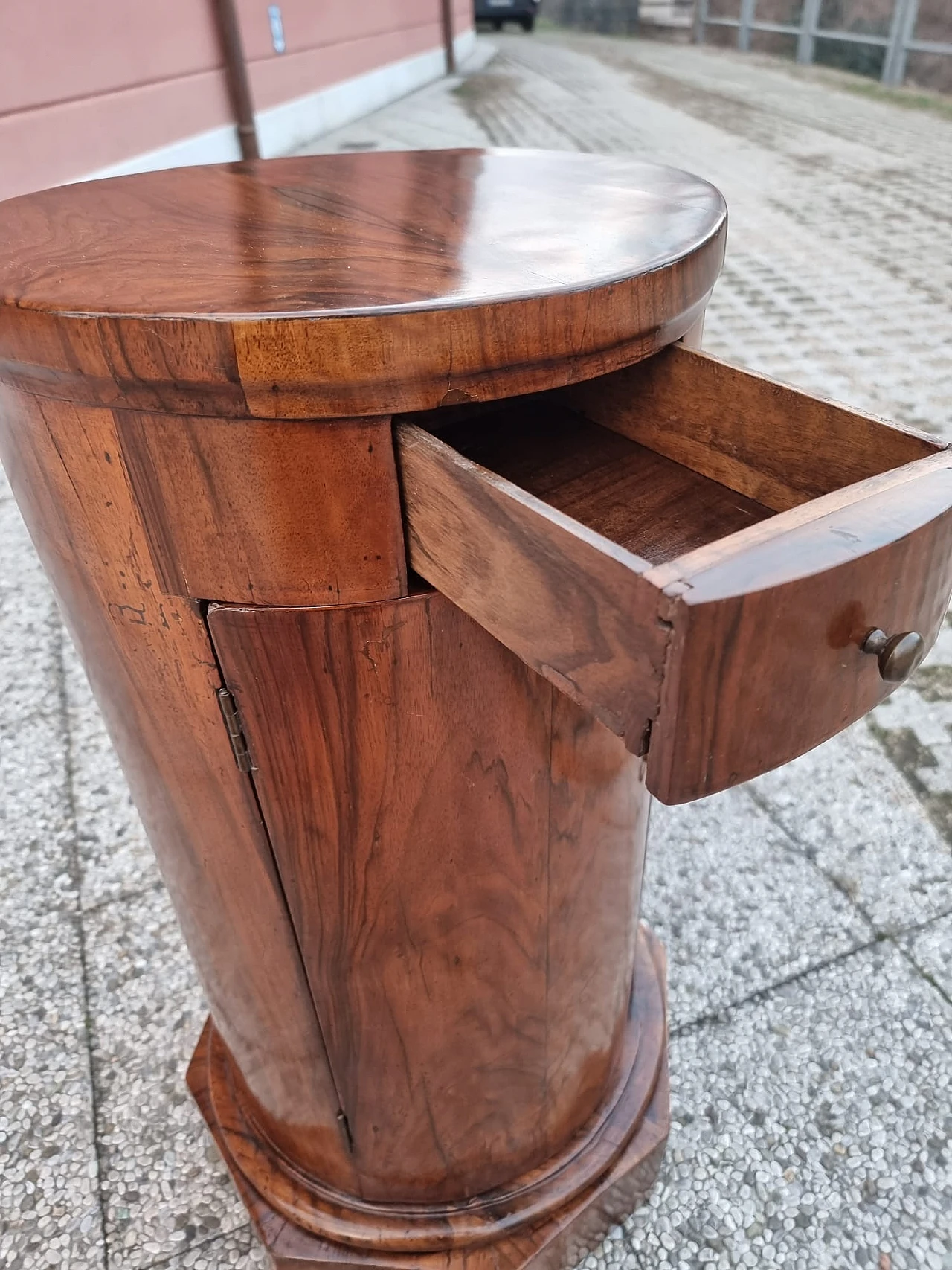 Empire walnut octagonal column cabinet, early 19th century 7