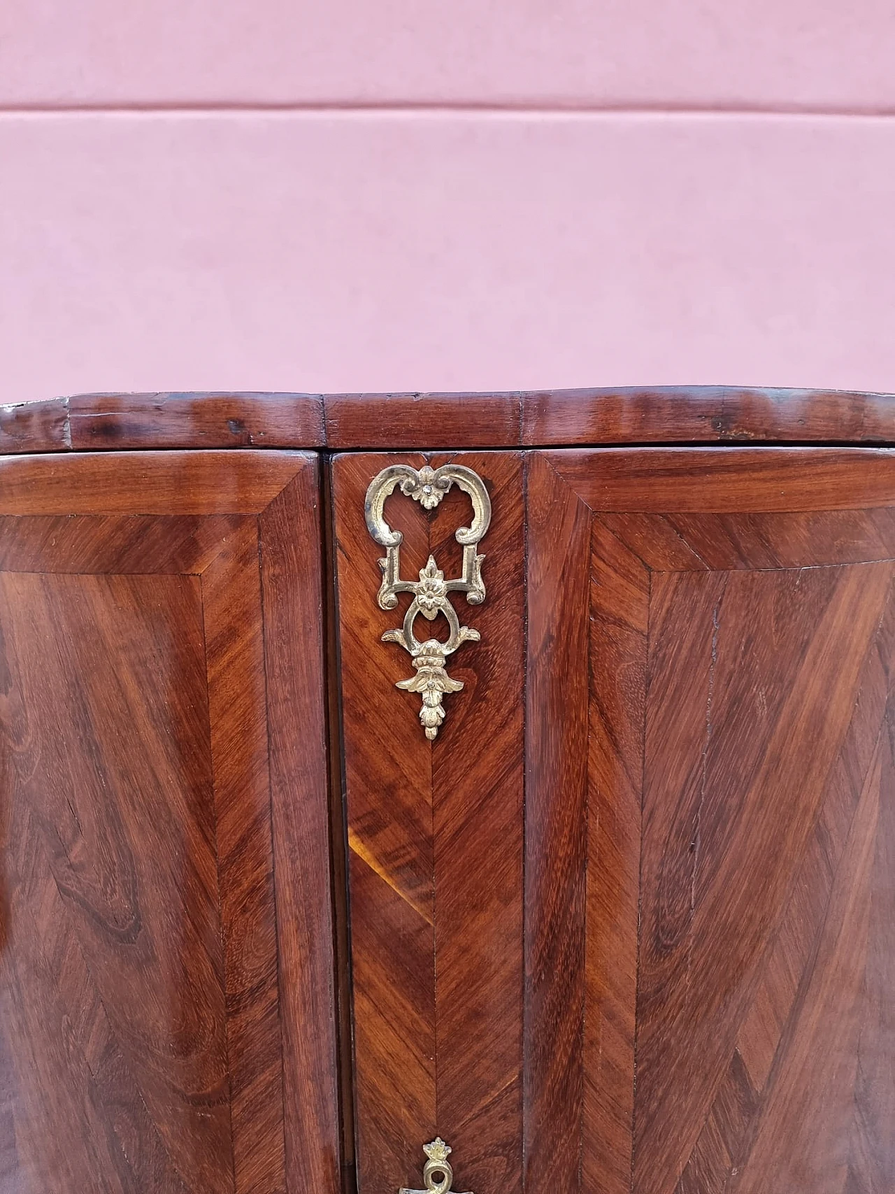 Pair of rosewood veneered cornerboards, 18th century 3