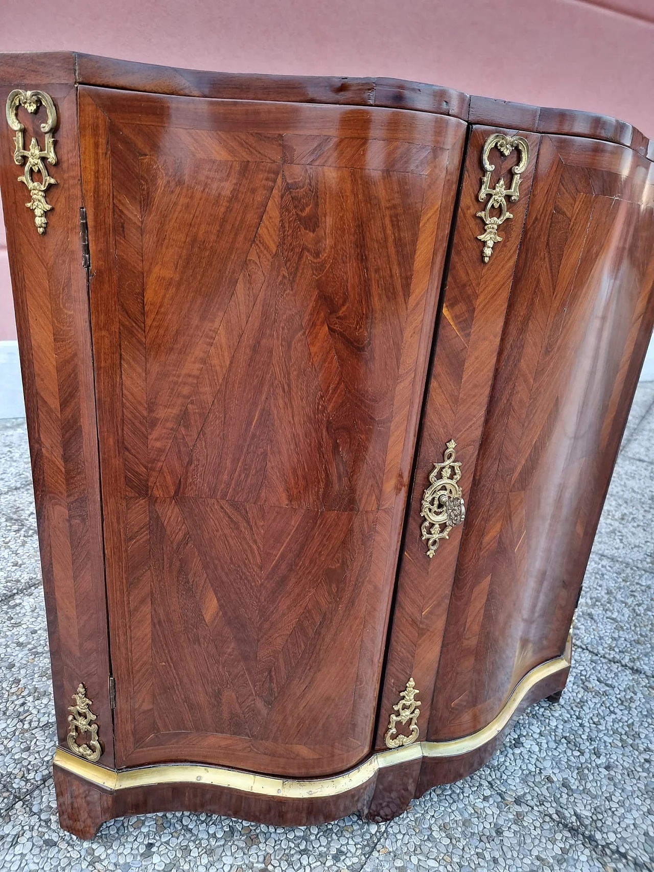 Pair of rosewood veneered cornerboards, 18th century 4