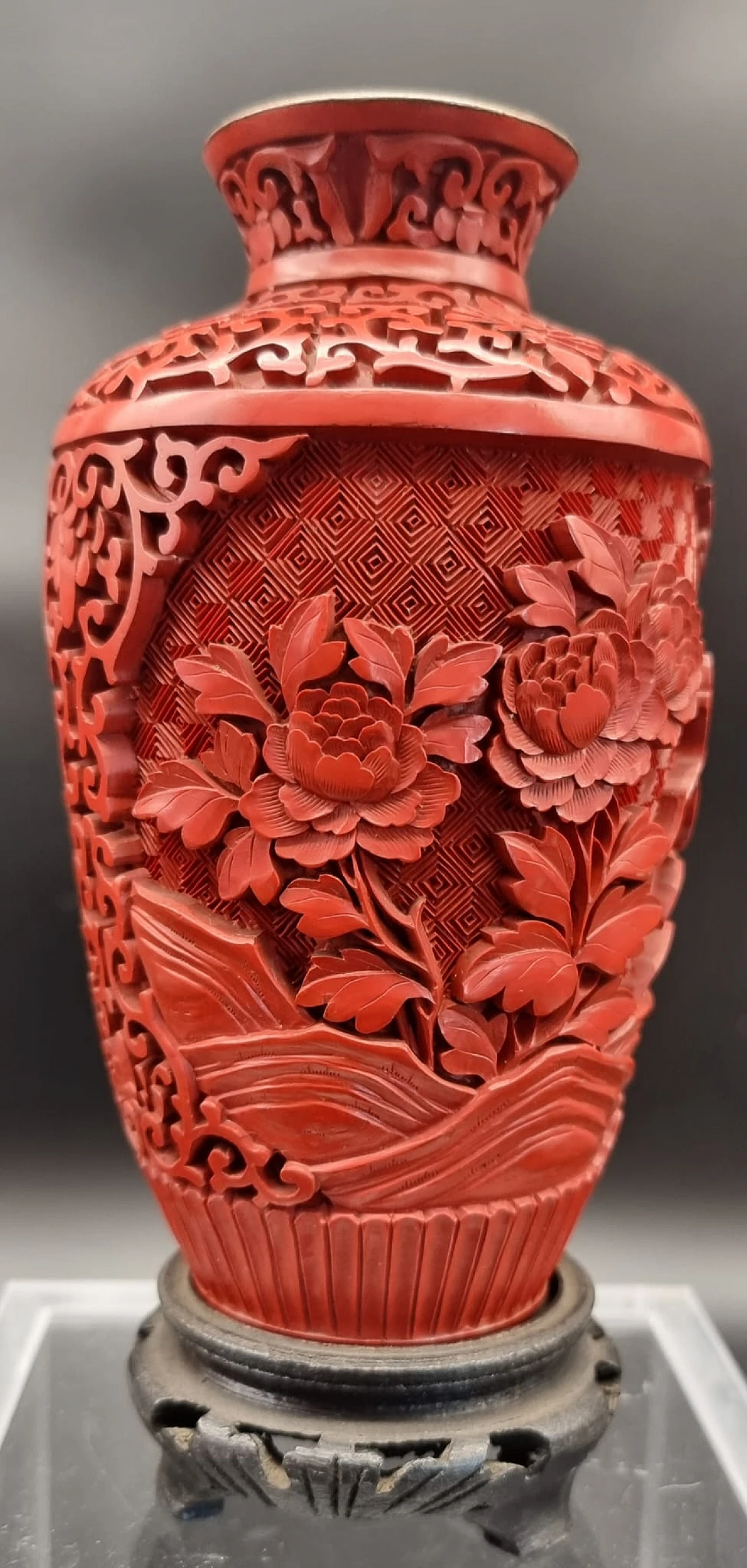 Vaso cinese in cinabro intagliato a fiori, '700 4