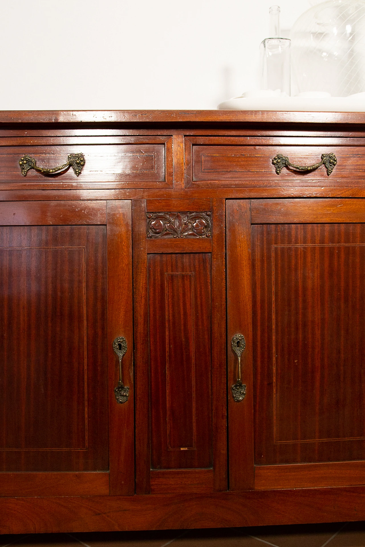 Credenza Liberty in noce impiallacciato rovere con specchio, anni '40 2