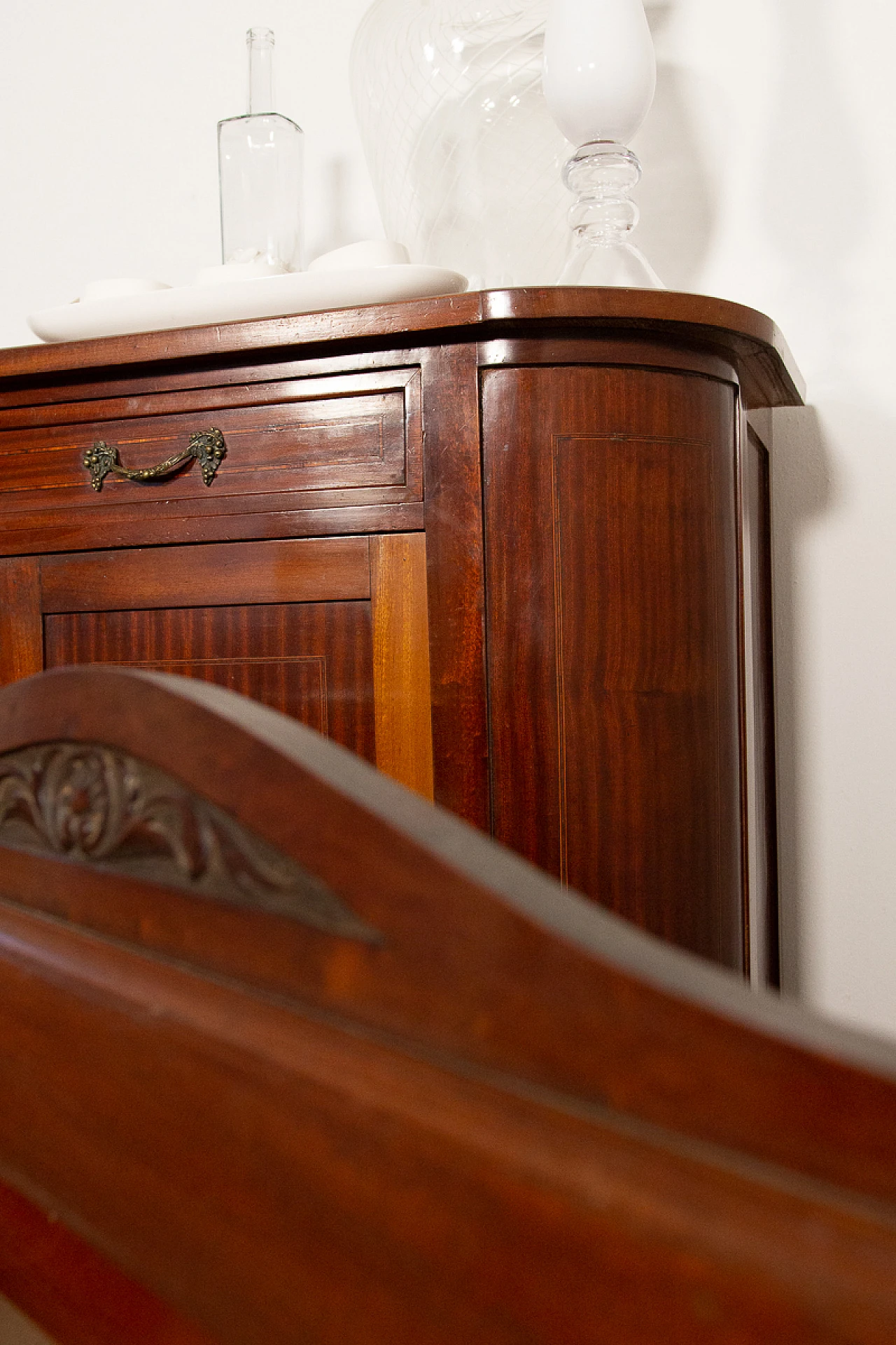 Credenza Liberty in noce impiallacciato rovere con specchio, anni '40 9