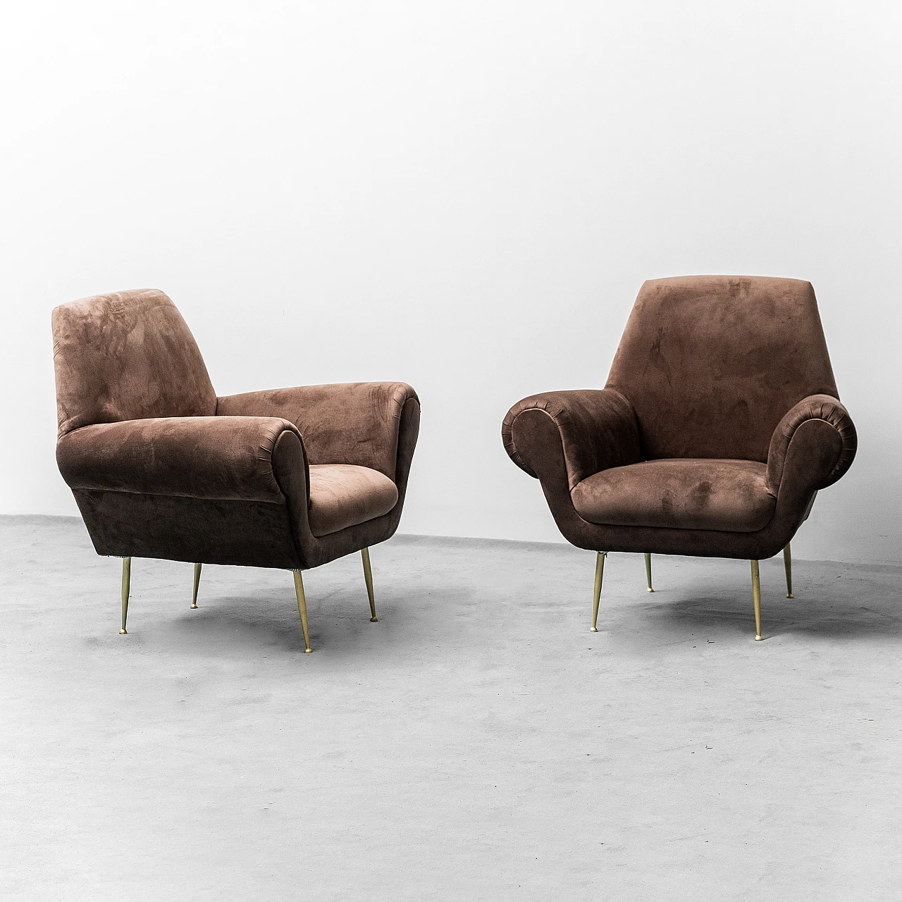 Pair of brown velvet armchairs by Gigi Radice for Minotti, 1950s 1