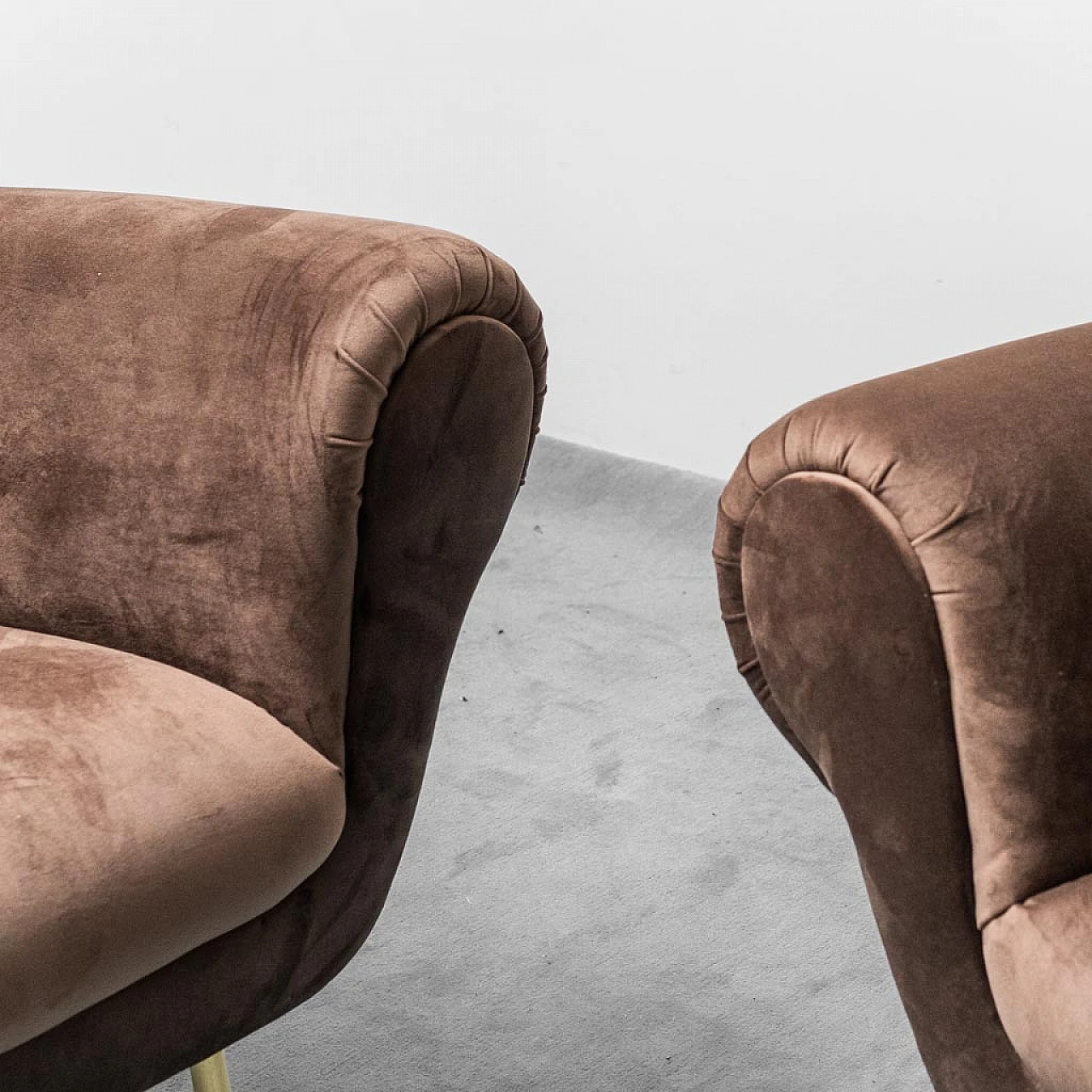 Pair of brown velvet armchairs by Gigi Radice for Minotti, 1950s 2