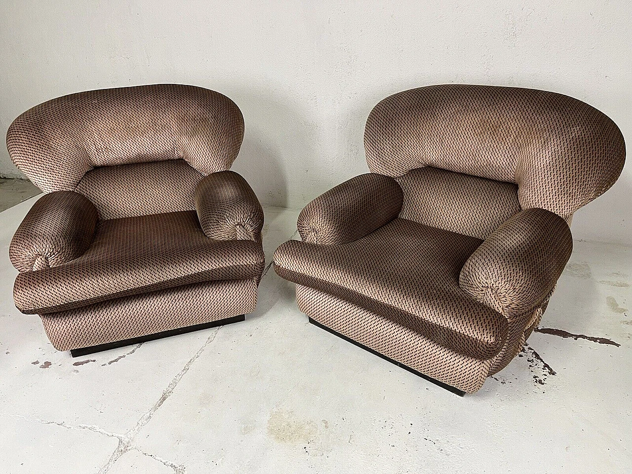 Pair of Space Age black wood and brown fabric armchairs, 1960s 5