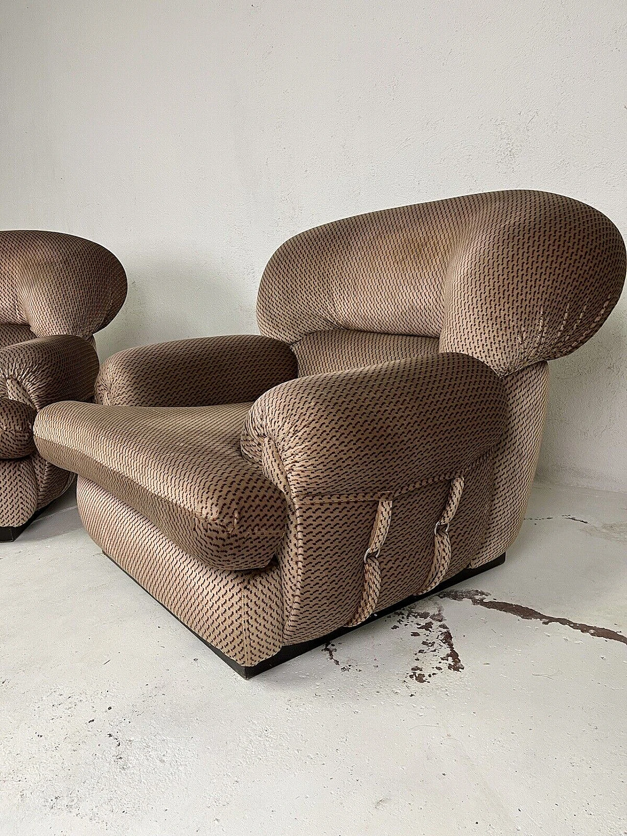 Pair of Space Age black wood and brown fabric armchairs, 1960s 7