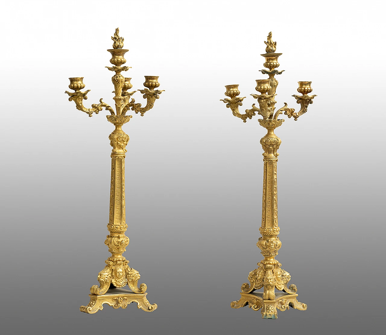 Coppia di candelabri Carlo X in bronzo dorato, inizio '800 1