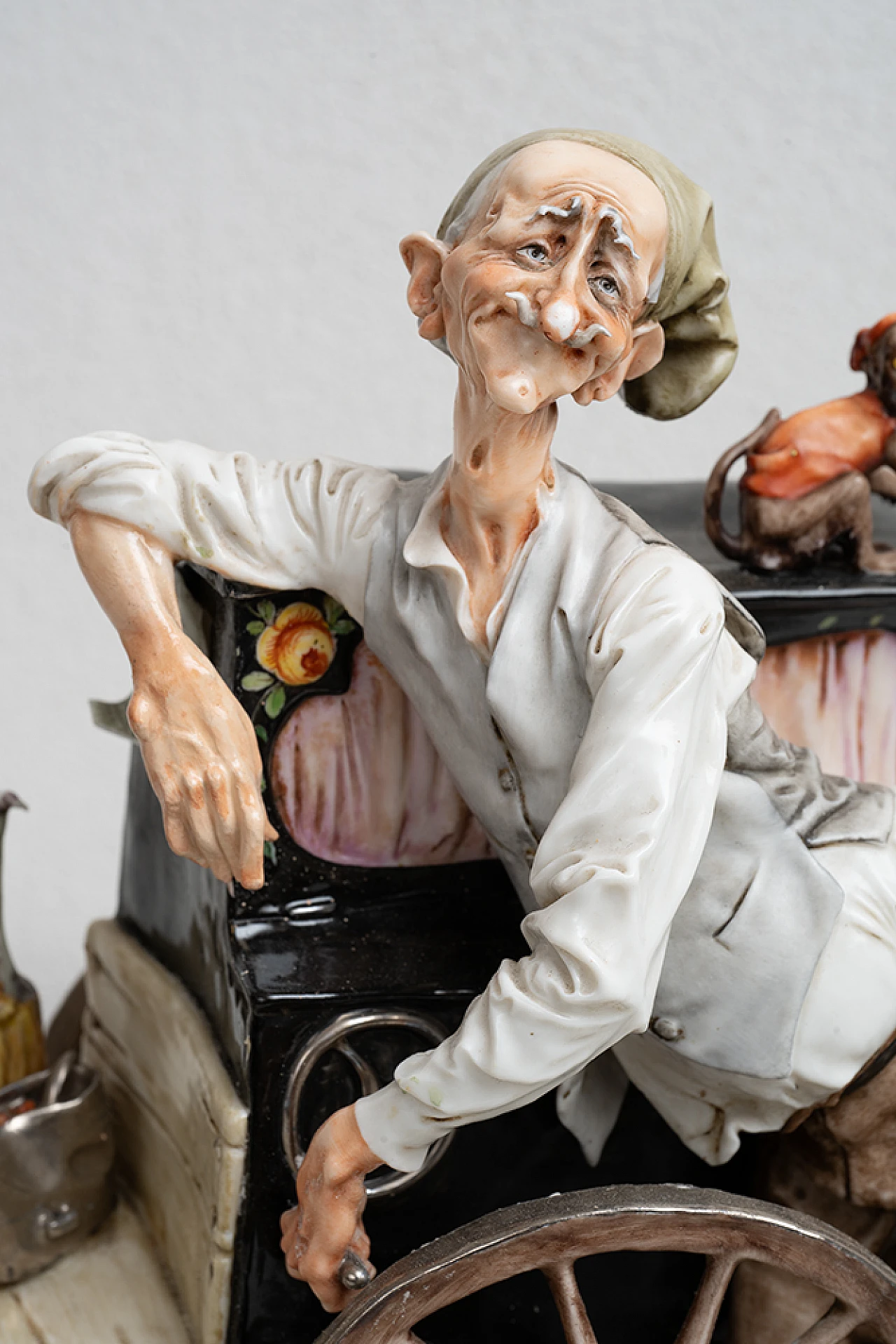 Capodimonte porcelain sculpture with music box, early 20th century 5