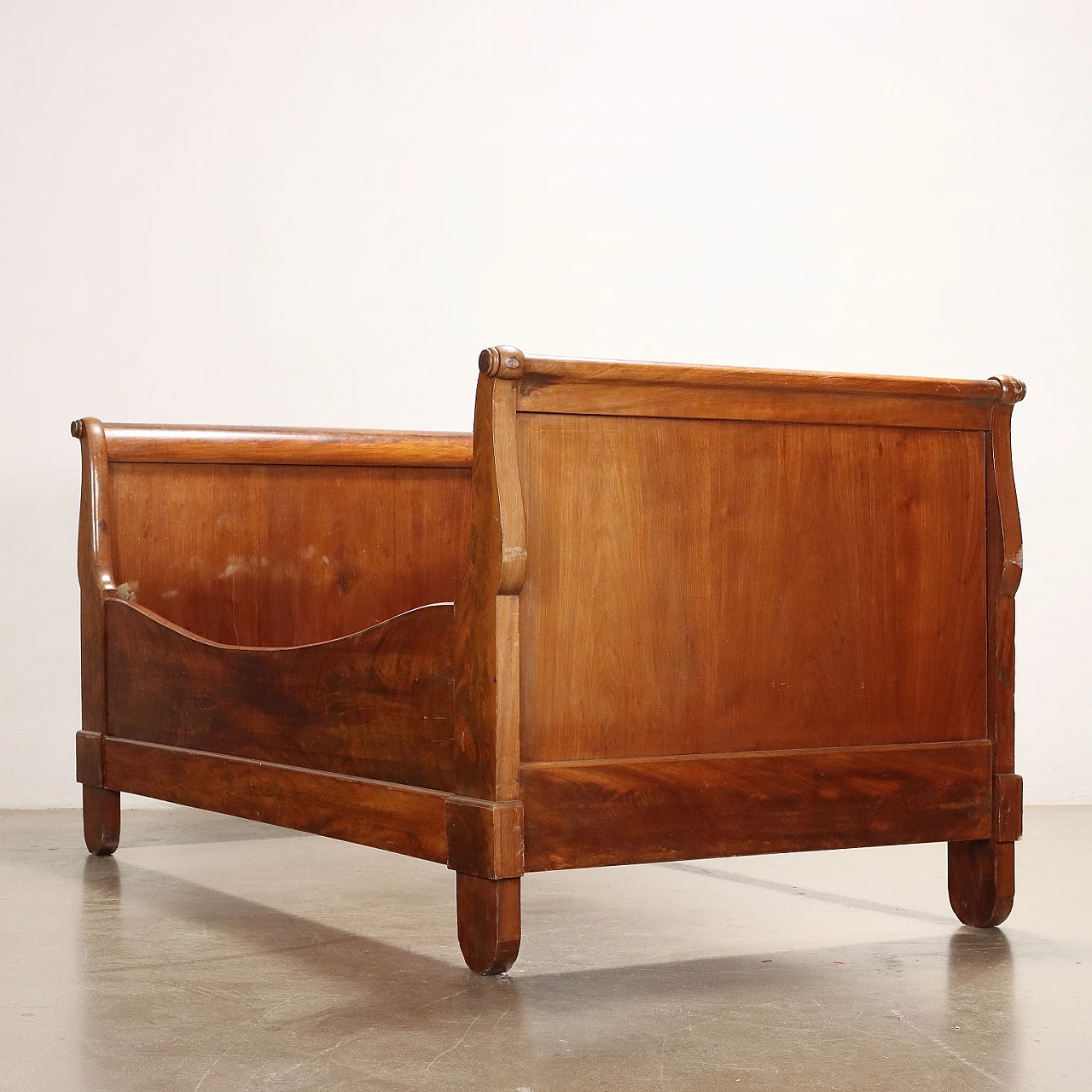 Louis Philippe mahogany single bed with vase feet, 19th century 8