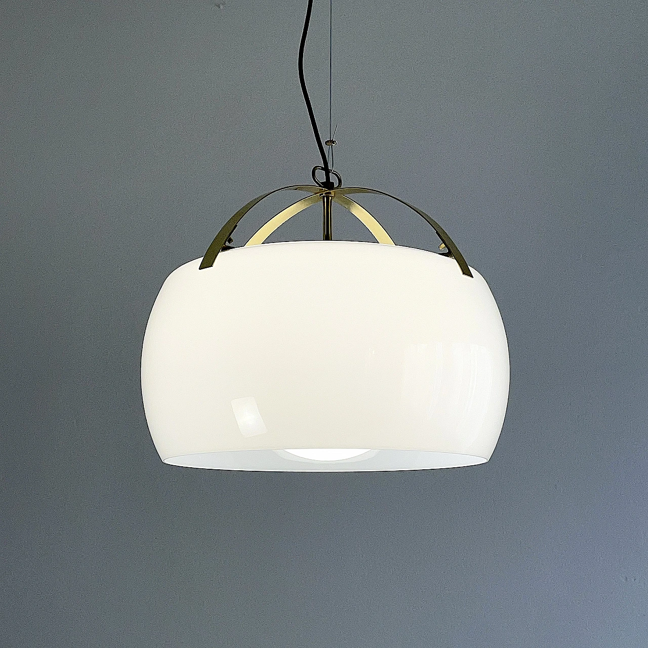 Lampada a sospensione Omega di V. Magistretti per Artemide, anni '60 2