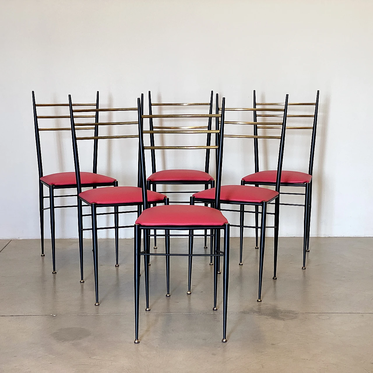 6 Chairs in black lacquered iron, fuchsia leatherette and brass, 1960s 3