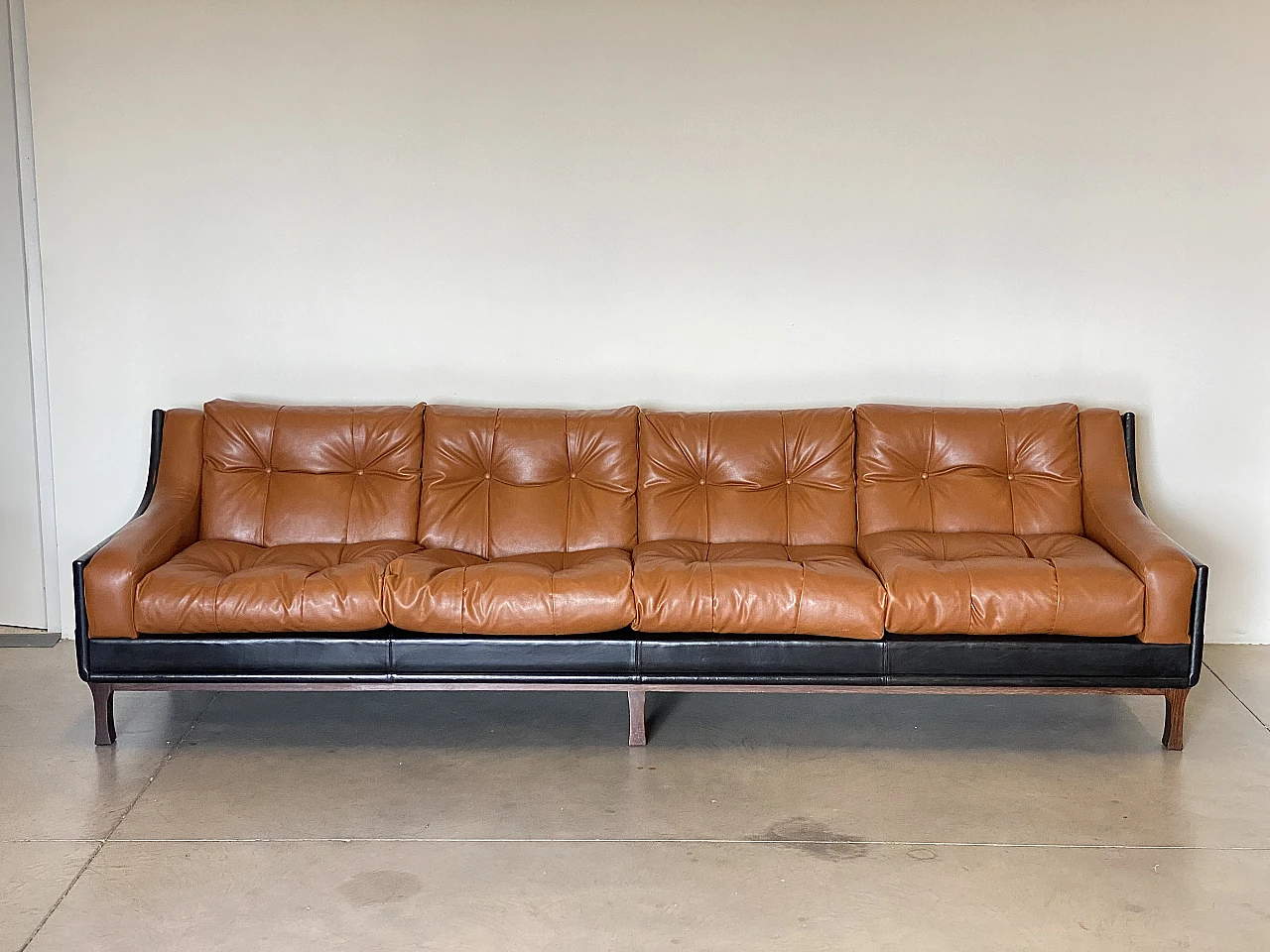 Leather sofa in the style of Claudio Salocchi, 1960s 3