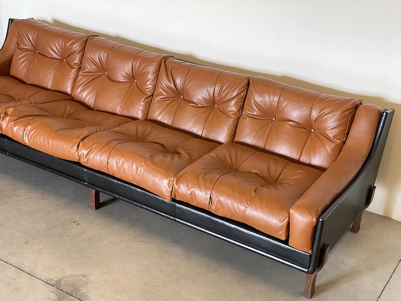 Leather sofa in the style of Claudio Salocchi, 1960s 4