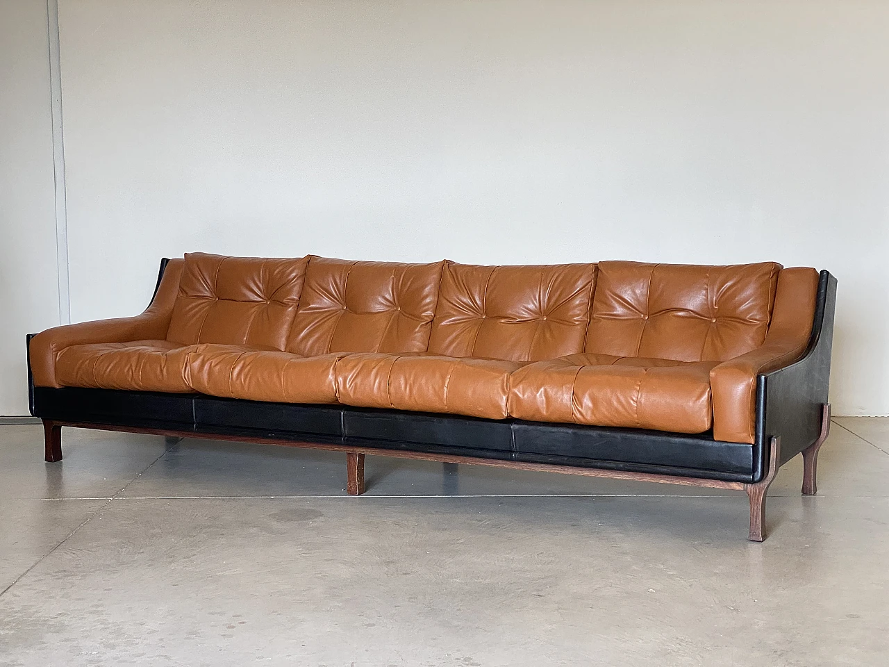 Leather sofa in the style of Claudio Salocchi, 1960s 8