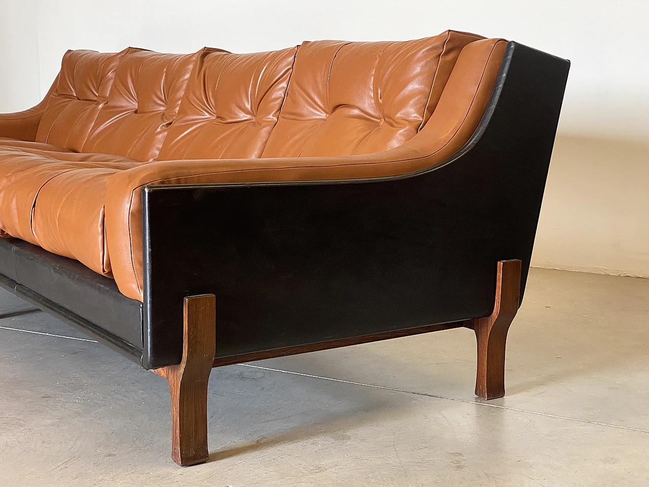 Leather sofa in the style of Claudio Salocchi, 1960s 12