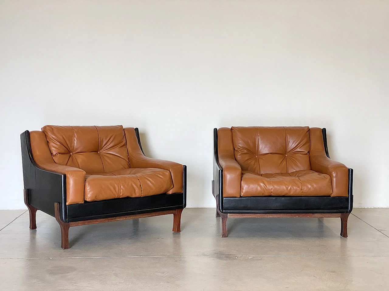 Pair of leather armchairs in the style of Claudio Salocchi, 1960s 2