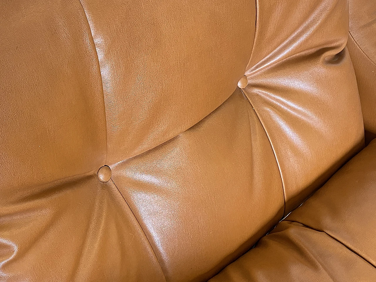 Pair of leather armchairs in the style of Claudio Salocchi, 1960s 10