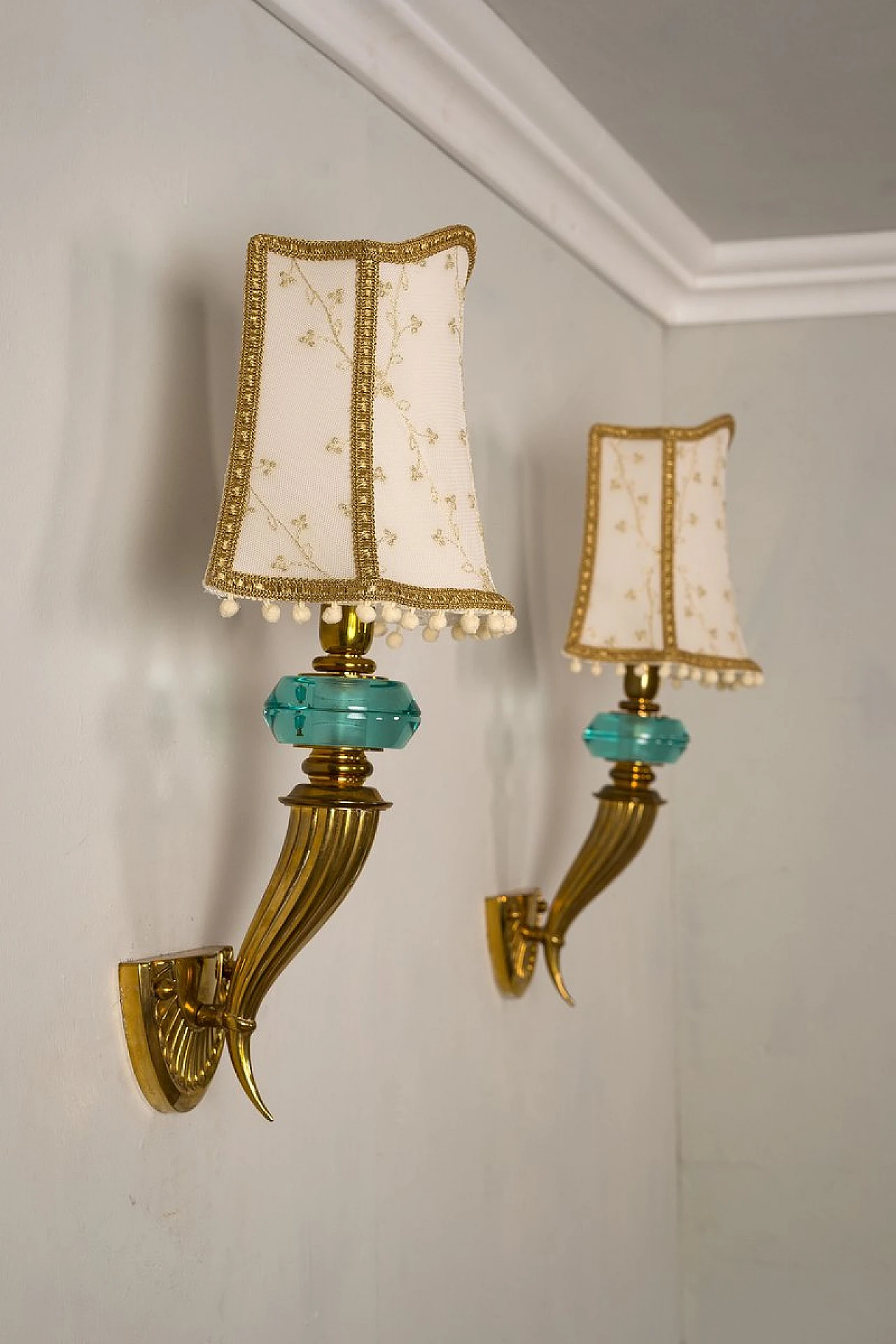 Pair of cornucopia-shaped wall lights in golden brass & crystal, 1940s 1