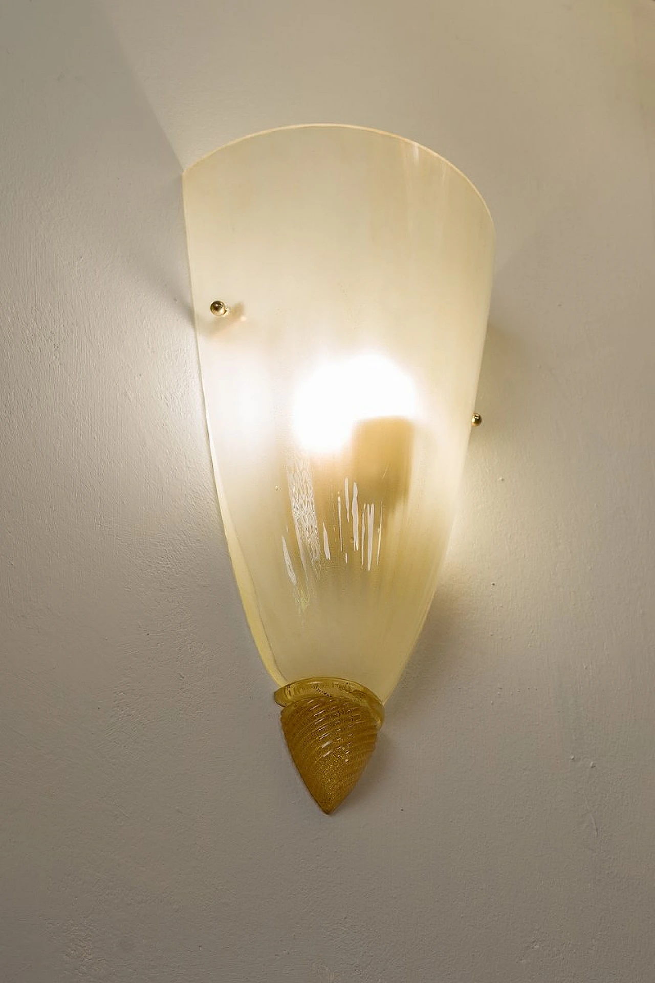 Murano glass wall sconce with gold leaf decoration, 1960s 1