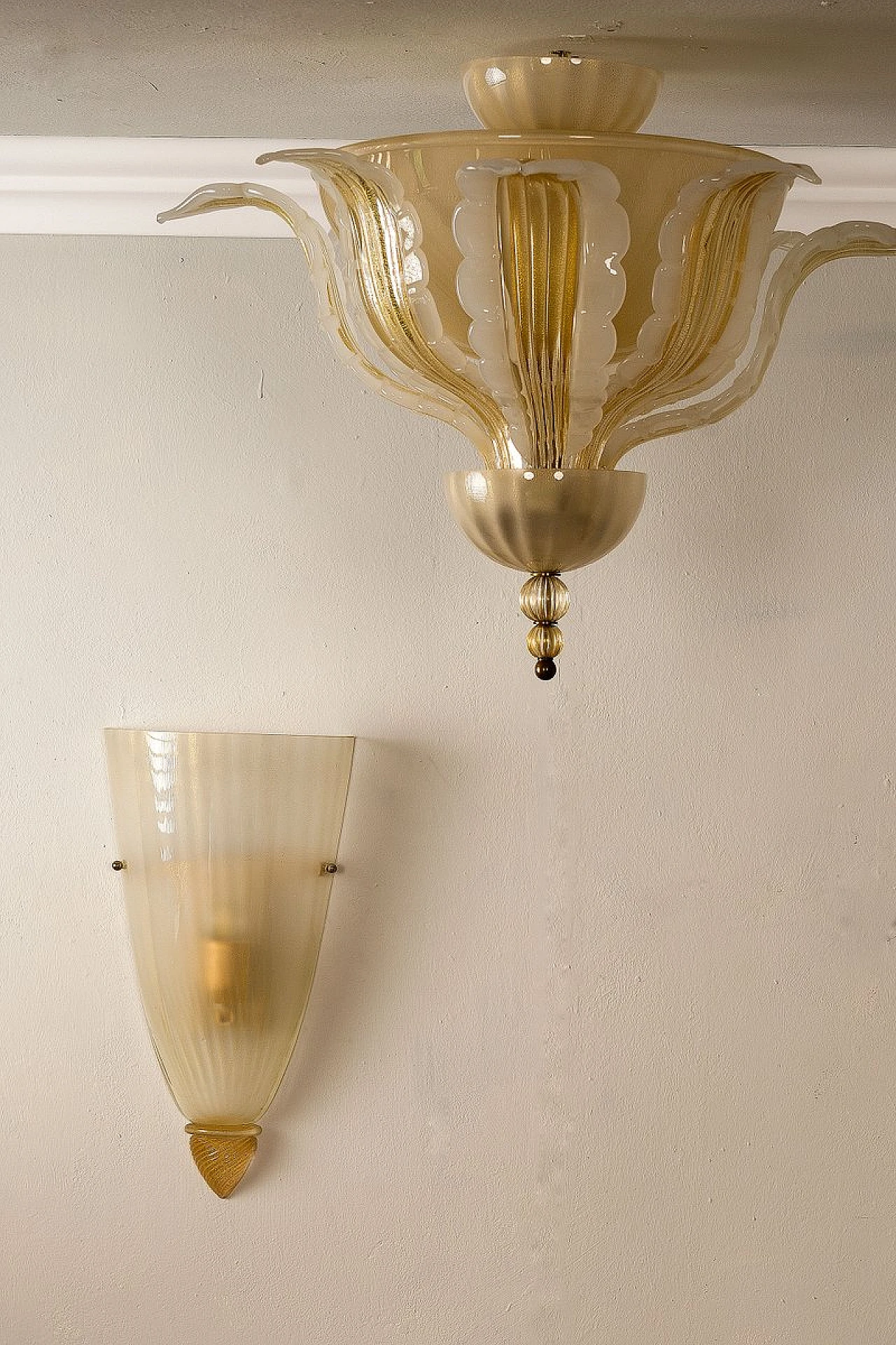 Murano glass wall sconce with gold leaf decoration, 1960s 2