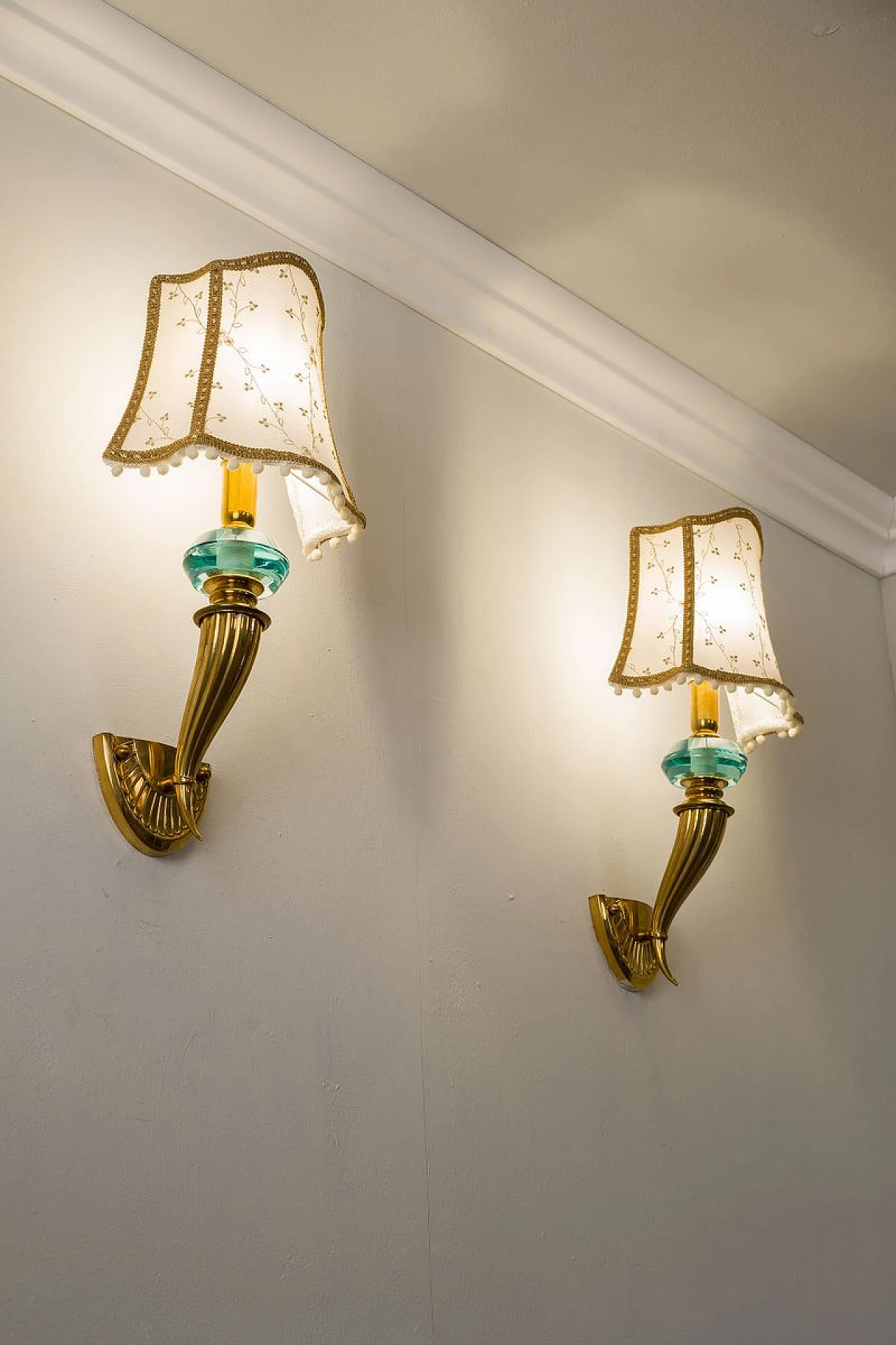 Pair of cornucopia-shaped wall lights in golden brass & crystal, 1940s 3