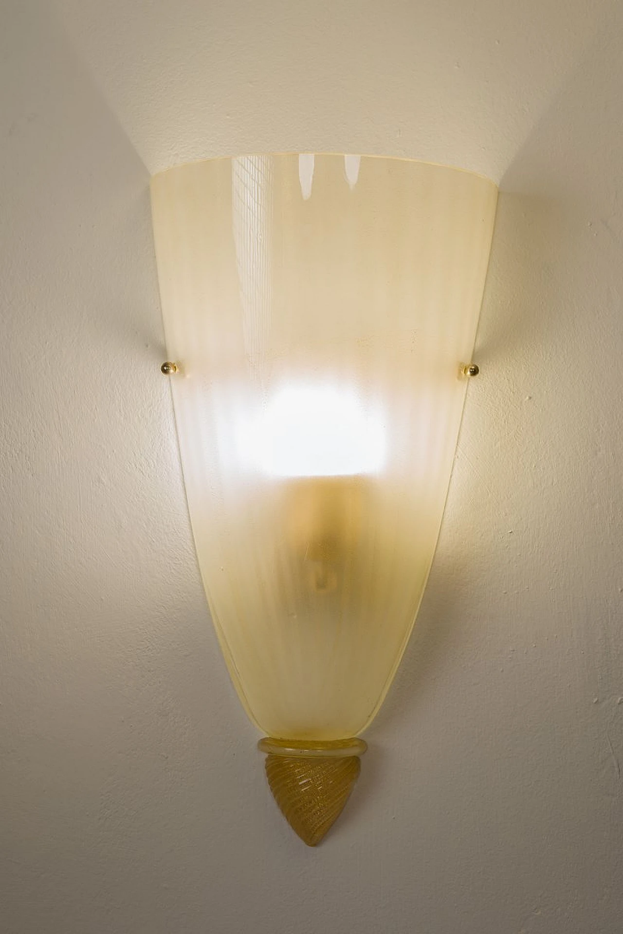 Murano glass wall sconce with gold leaf decoration, 1960s 4