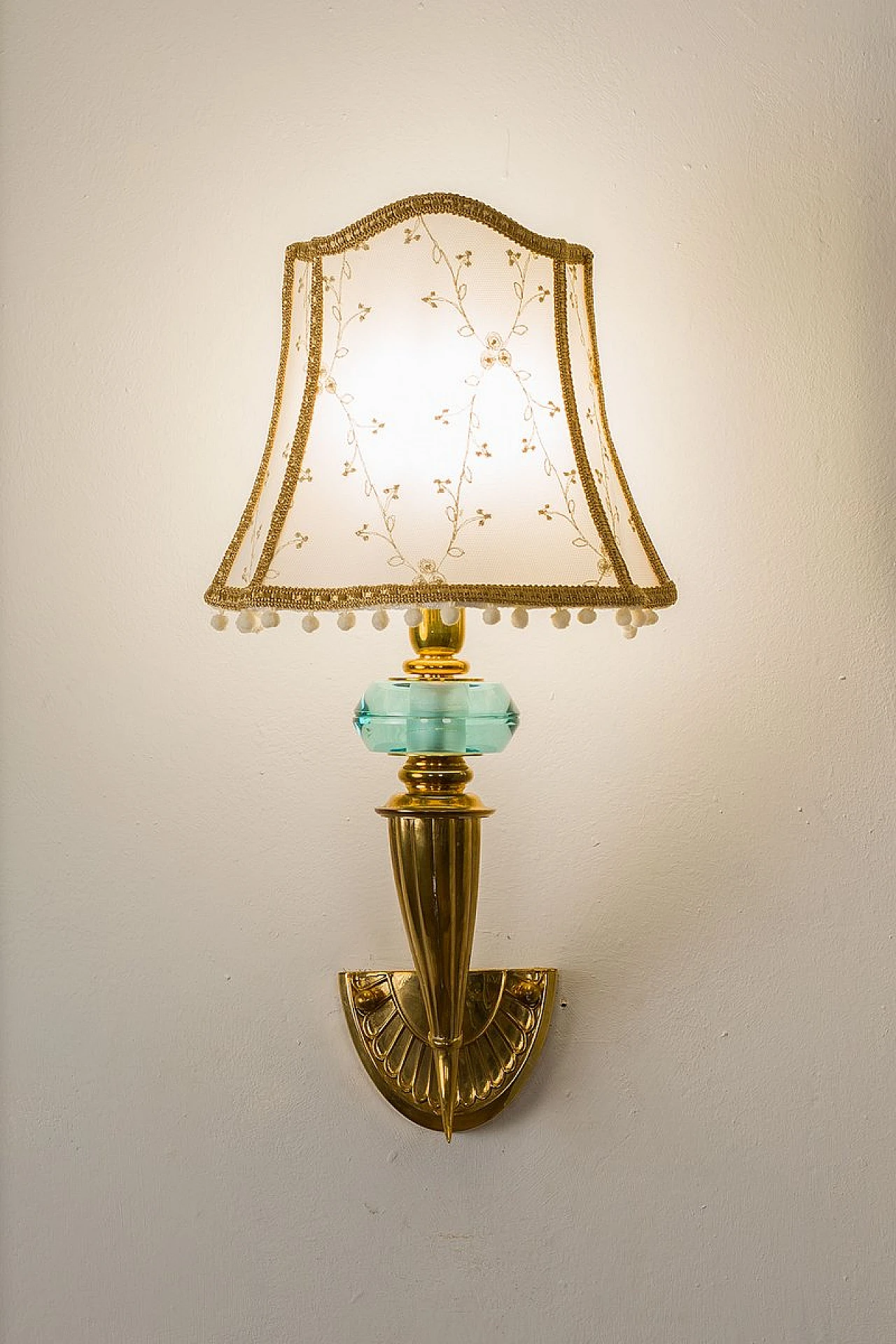 Pair of cornucopia-shaped wall lights in golden brass & crystal, 1940s 5