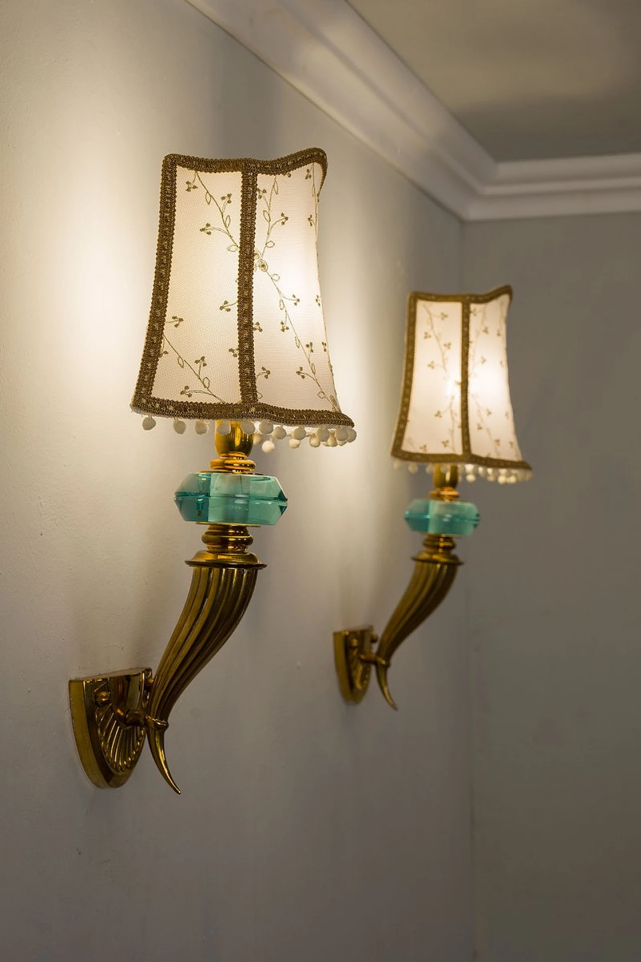 Pair of cornucopia-shaped wall lights in golden brass & crystal, 1940s 6