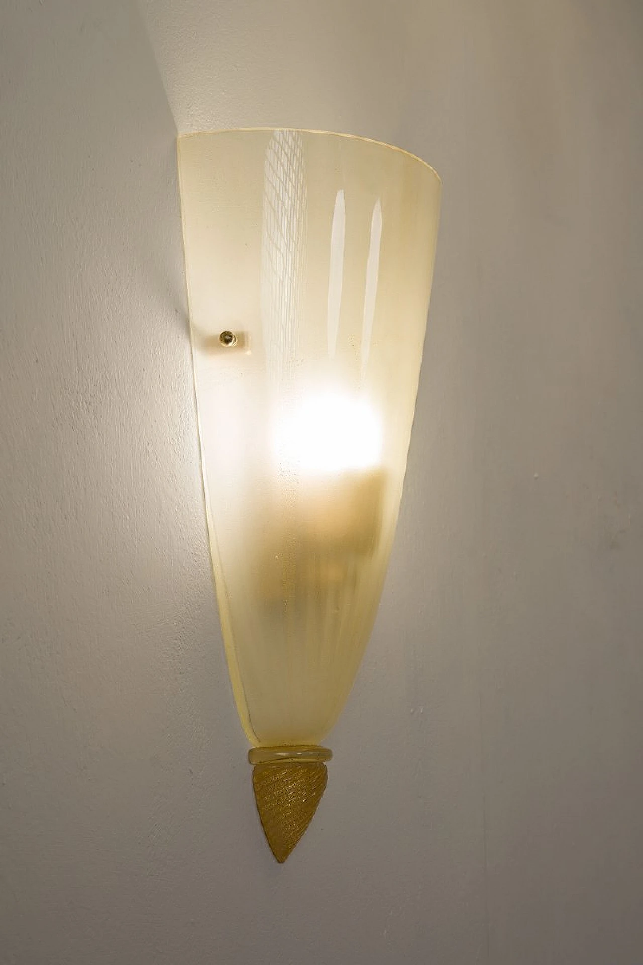 Murano glass wall sconce with gold leaf decoration, 1960s 6