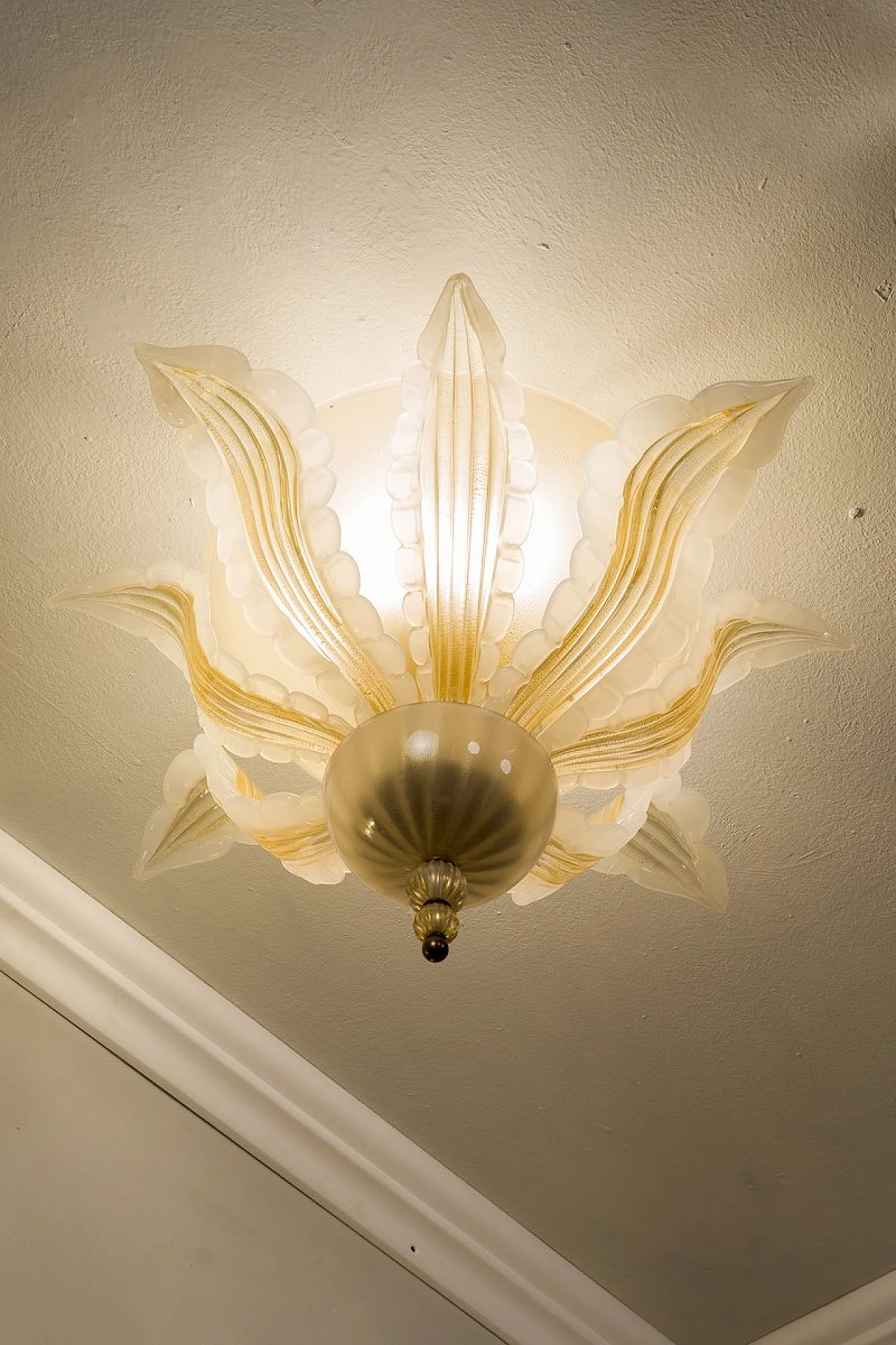 Flower-shaped ceiling lamp in Murano blown glass, 1960s 8