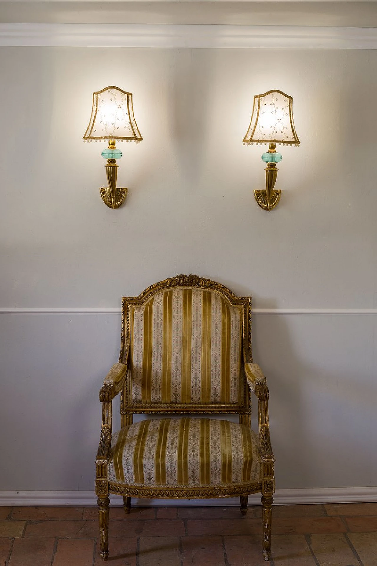 Pair of cornucopia-shaped wall lights in golden brass & crystal, 1940s 13