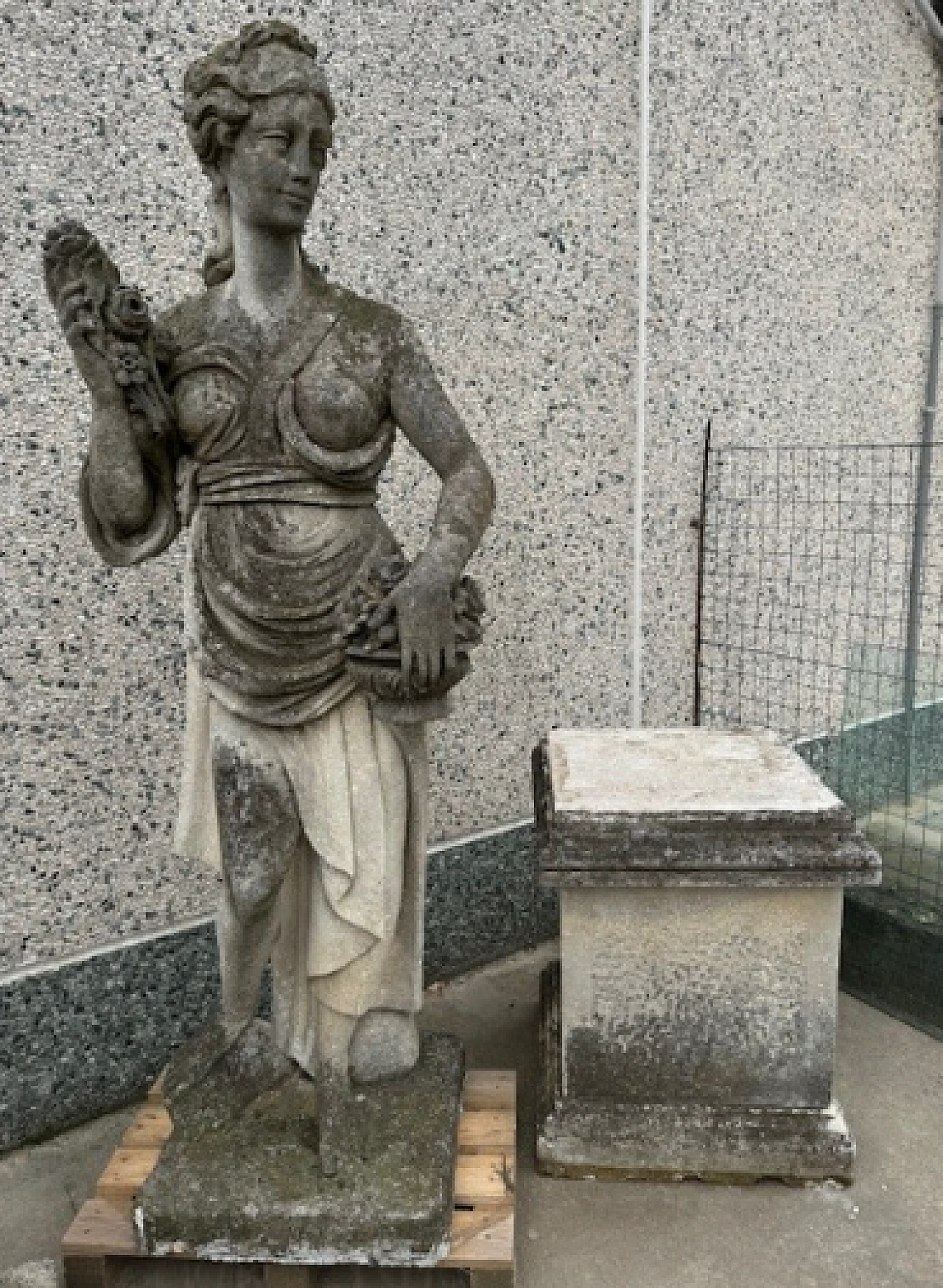 Donna con fiori, statua in pietra di Vicenza 10