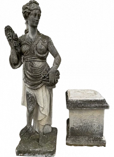 Donna con fiori, statua in pietra di Vicenza