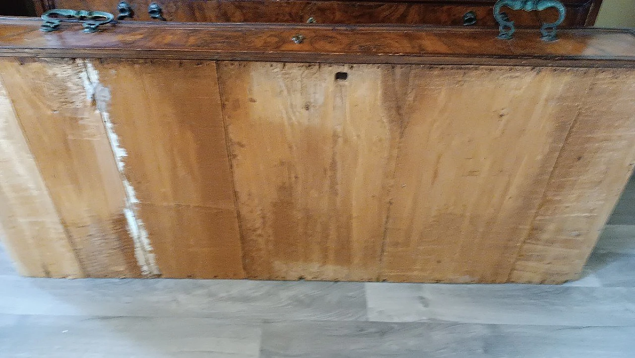 Louis XIV chest of drawers in solid walnut, 17th century 5