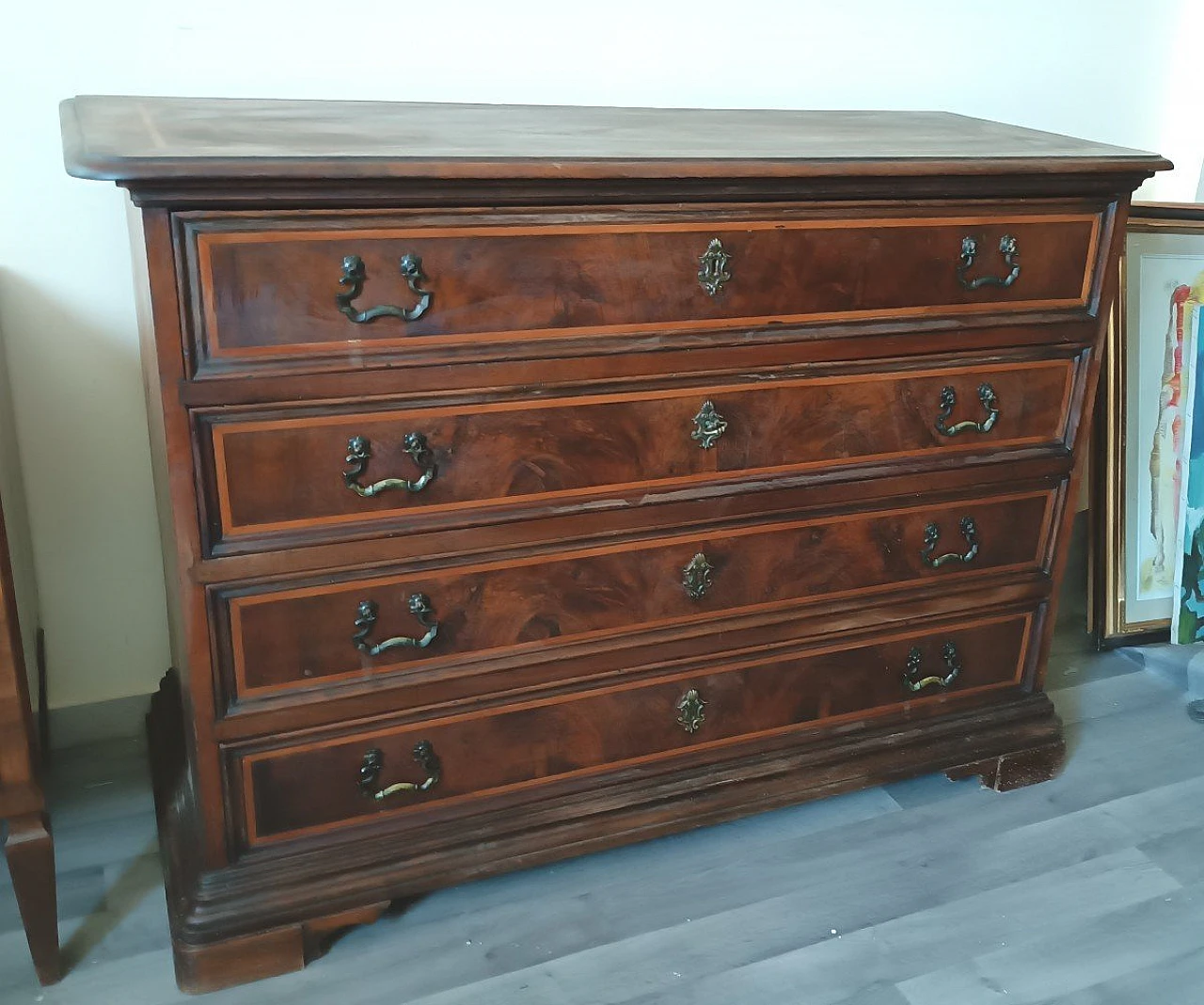 Solid walnut veneered chest of drawers, early 18th century 8