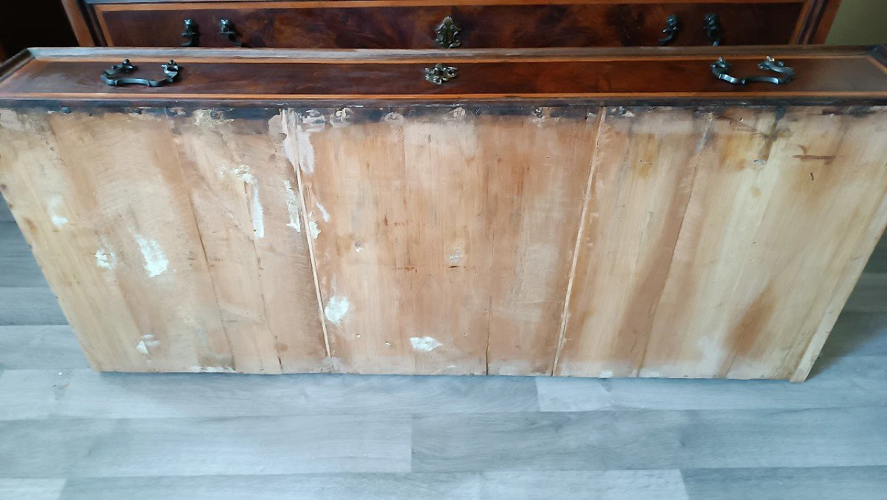 Solid walnut veneered chest of drawers, early 18th century 11