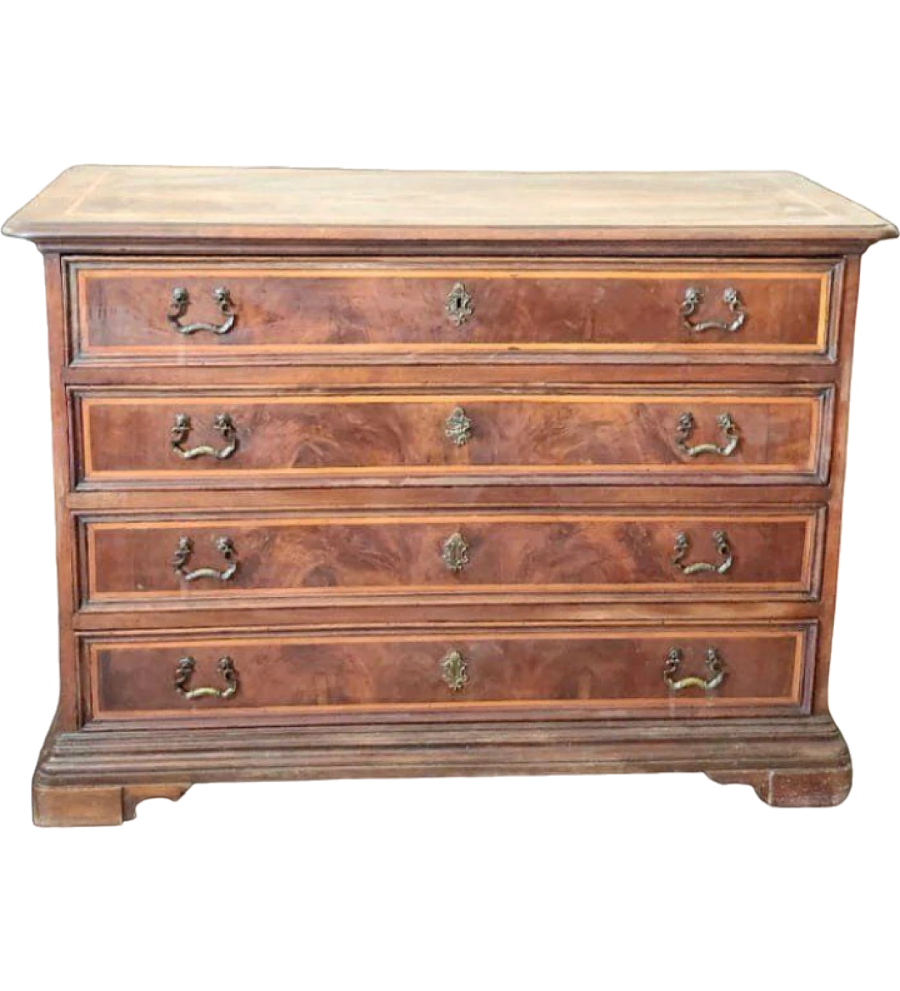 Solid walnut veneered chest of drawers, early 18th century 13