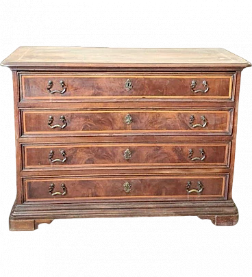 Solid walnut veneered chest of drawers, early 18th century