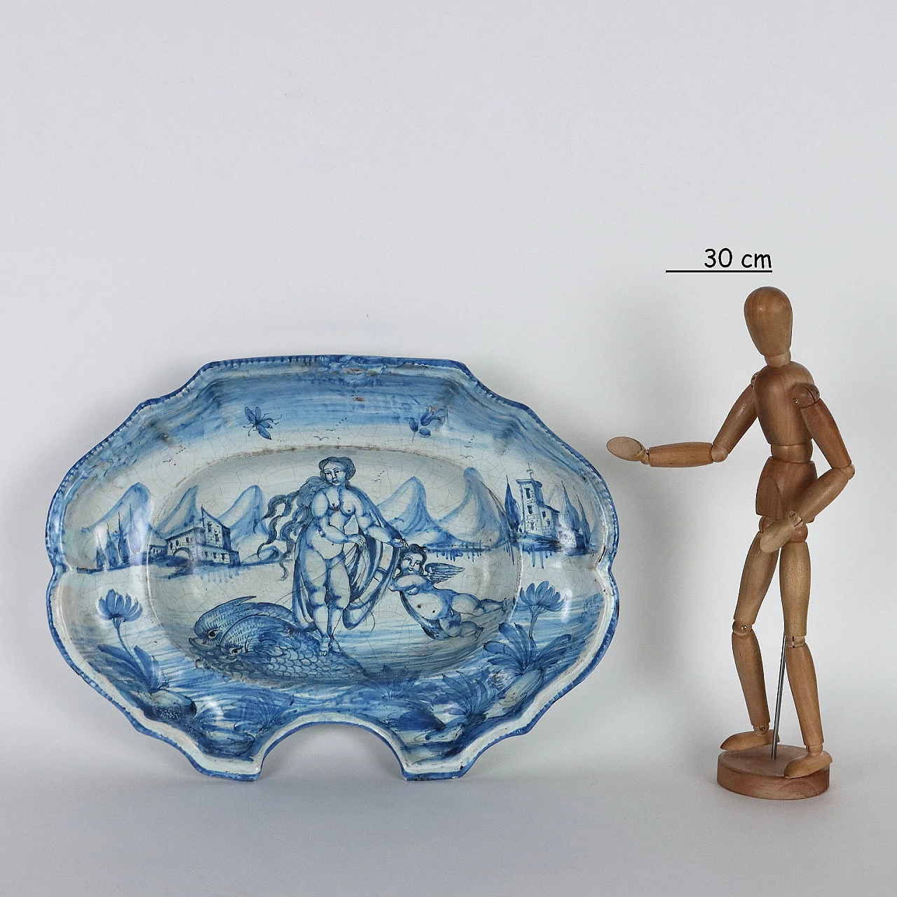 Bacile da barba ovale con Venere sorretta da Cupido in maiolica, '700 2