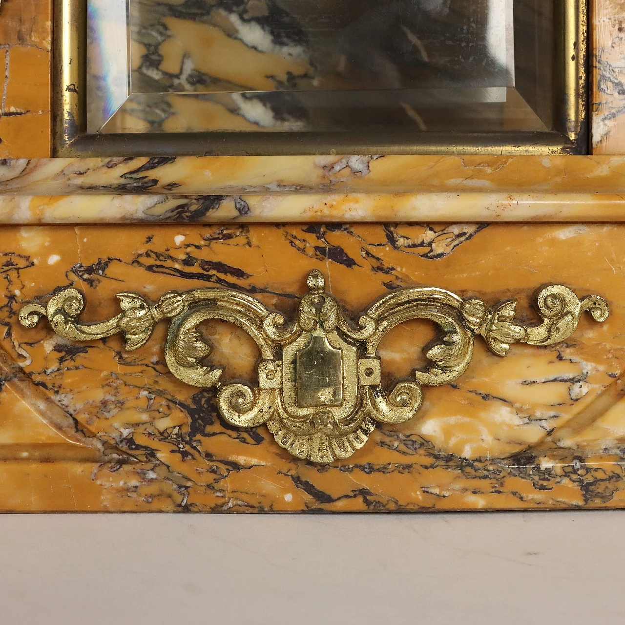 Triptych with clock & risers in yellow marble & bronze, 19th century 7