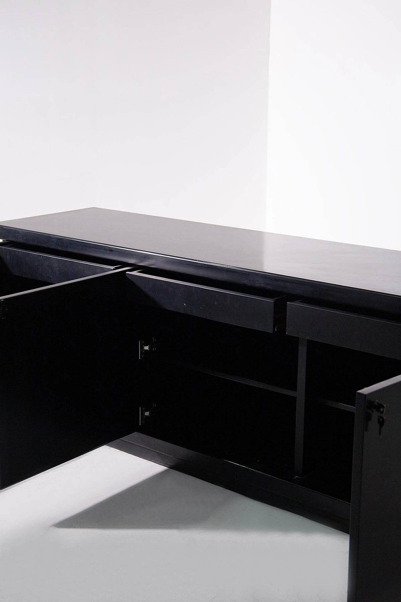 Black lacquered wood sideboard by Tecno, 1970s 6