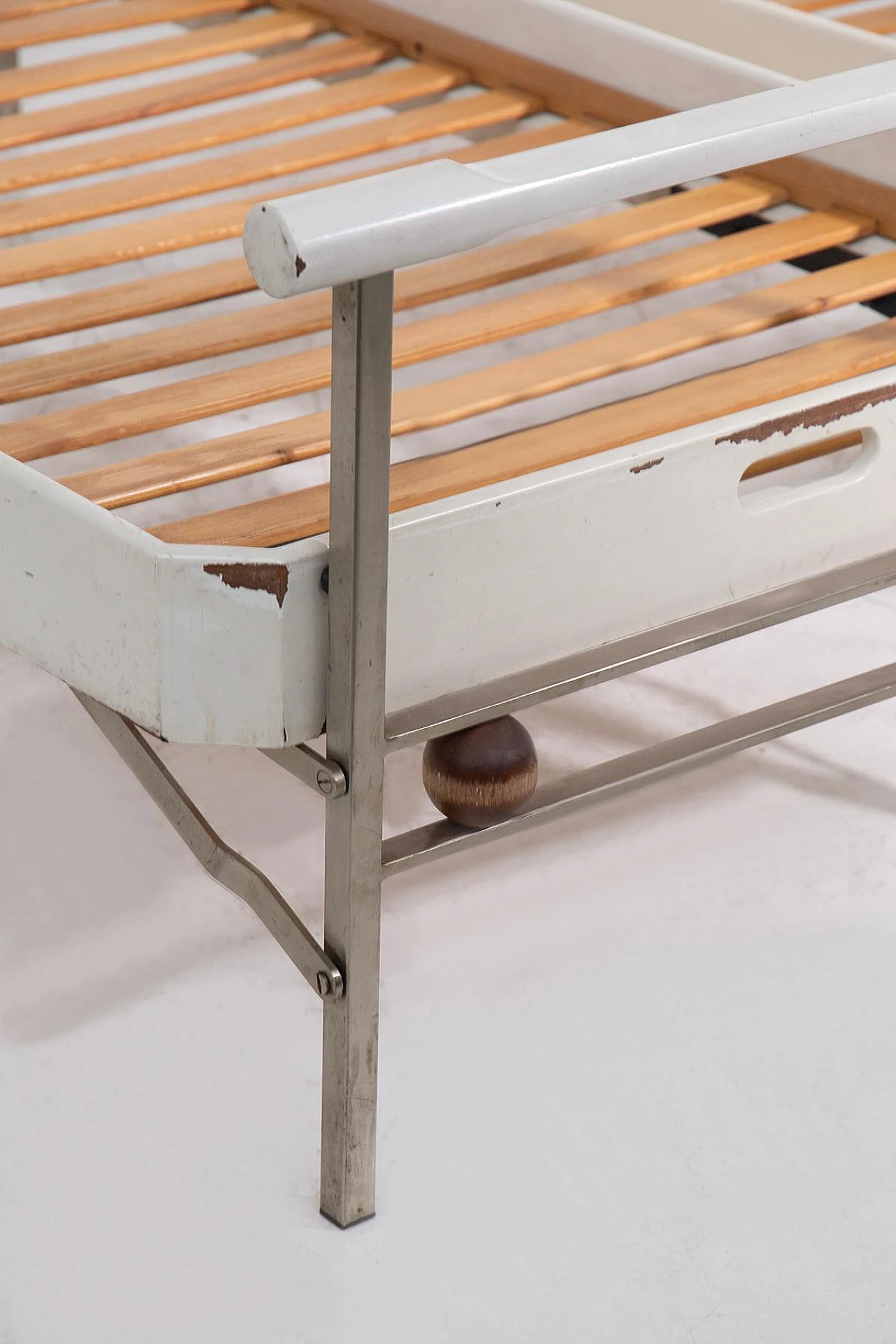 Letto Kangaroo L75 e comodino di O. Borsani per Tecno, anni '60 6