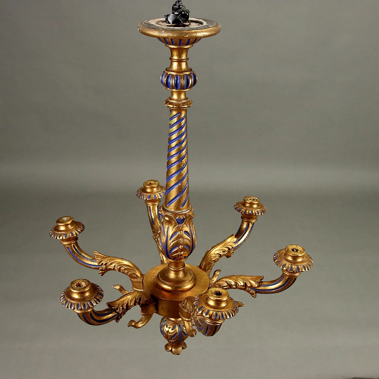 Neoclassical style chandelier in carved, gilded and painted wood 4