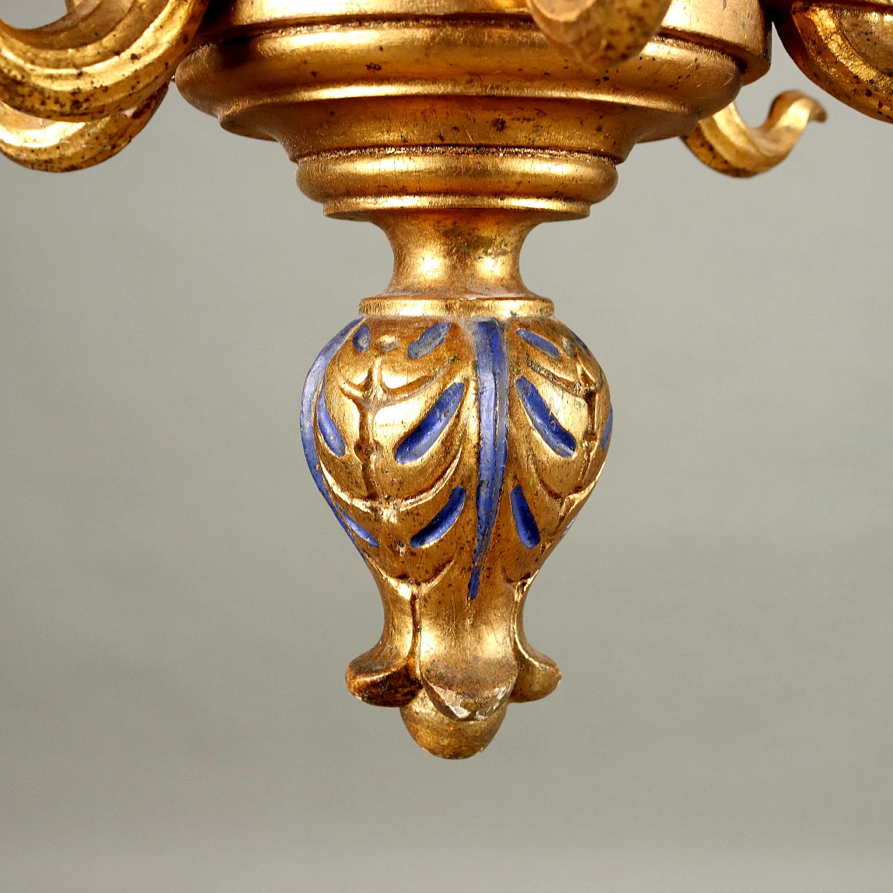 Neoclassical style chandelier in carved, gilded and painted wood 8