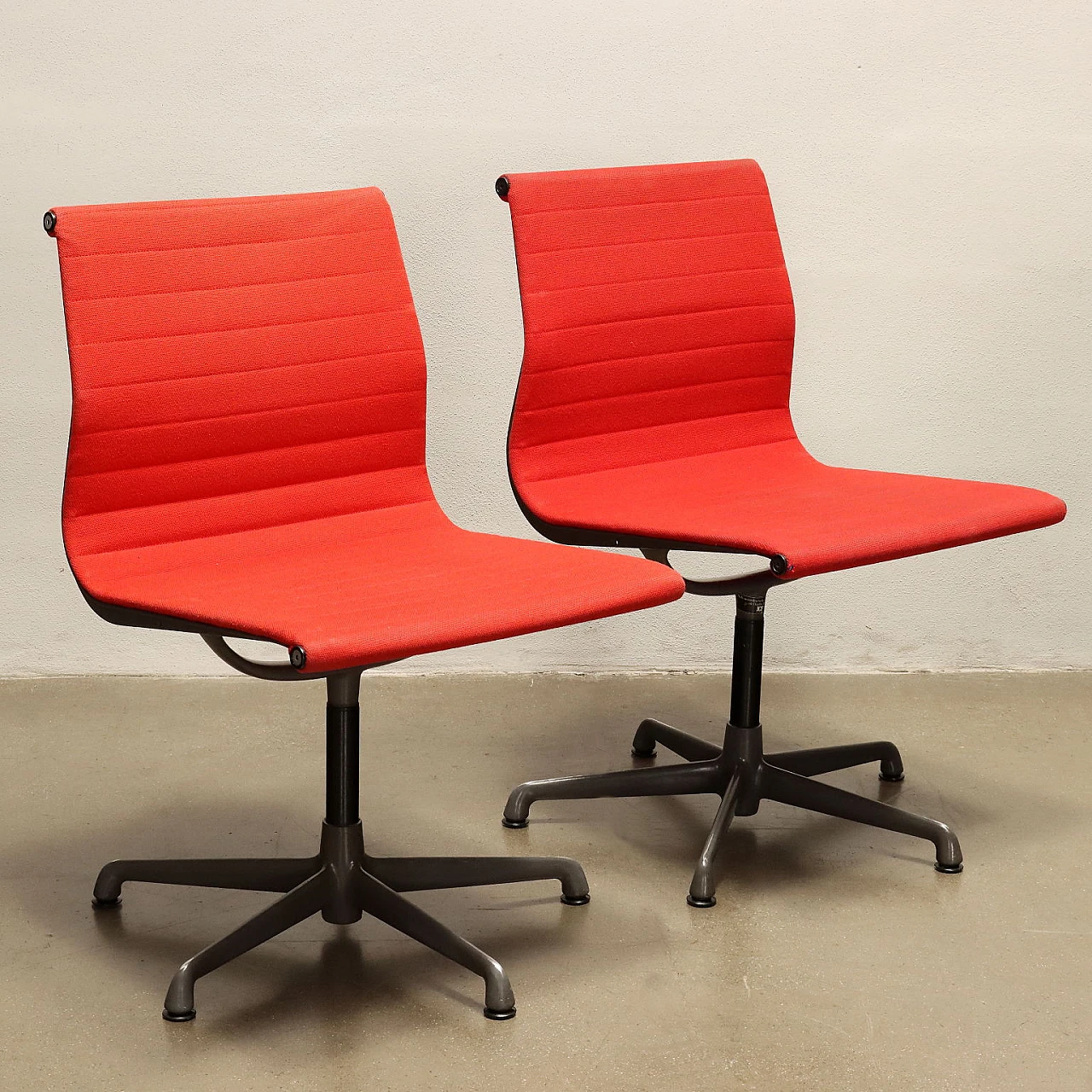 6 Swivel chairs by Charles & Ray Eames, 1970s 3