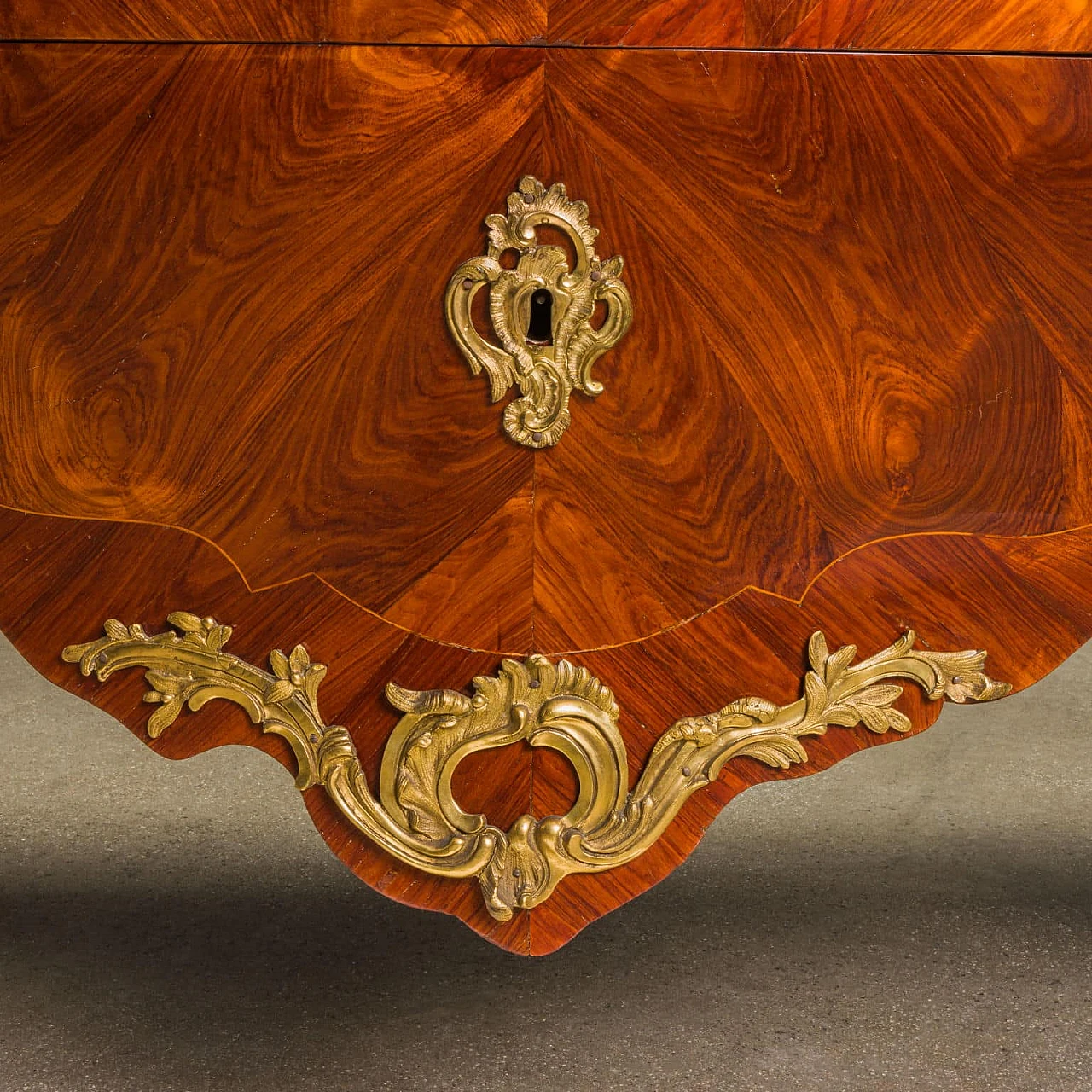 Commode a due cassetti in bois de rose, marmo e bronzo dorato, '700 1